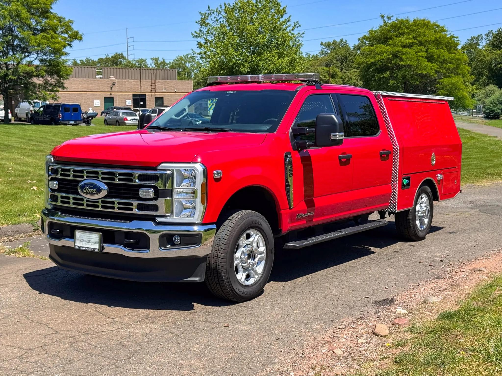 2025 Ford F-350 4x4 Command Unit - image 1