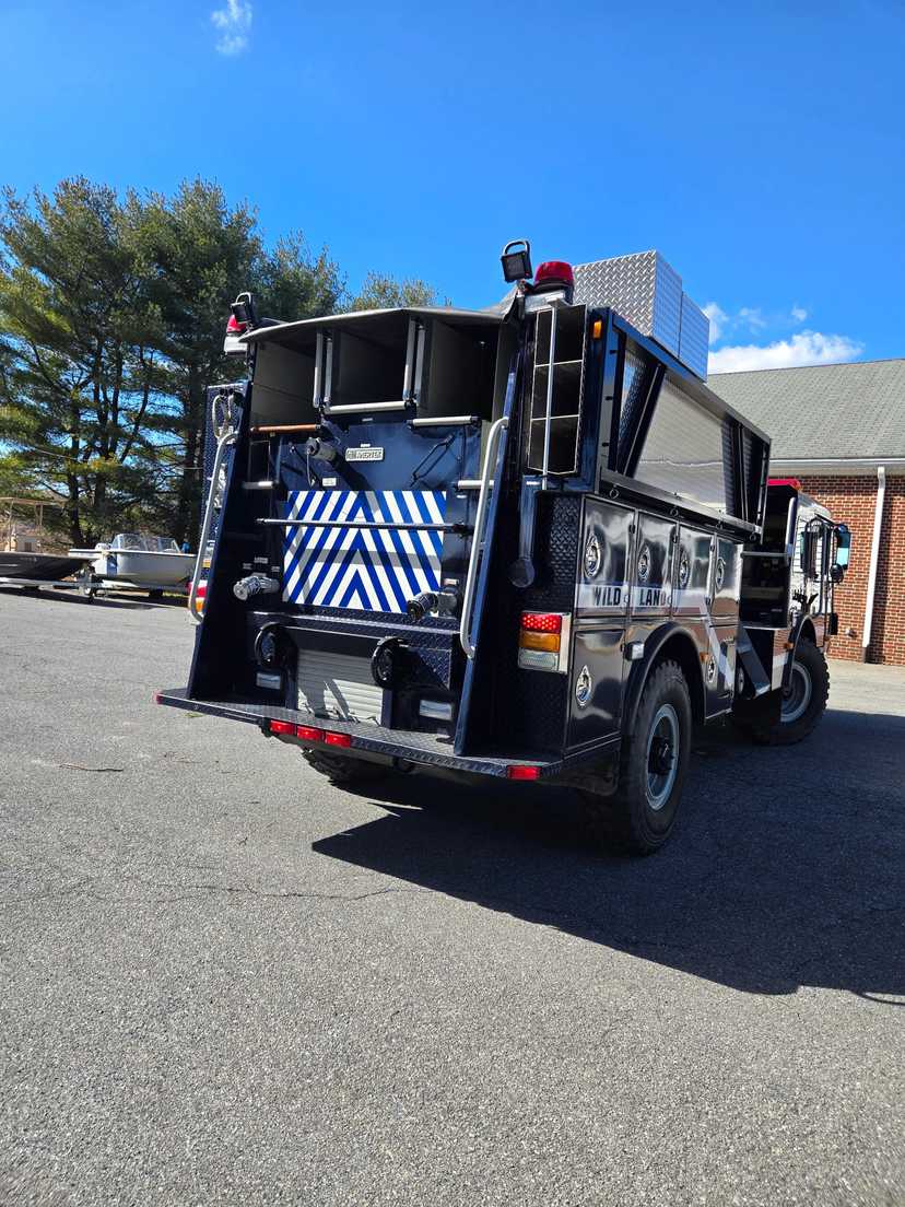 1989 Amertek 4x4 Wildland Unit — photo 2