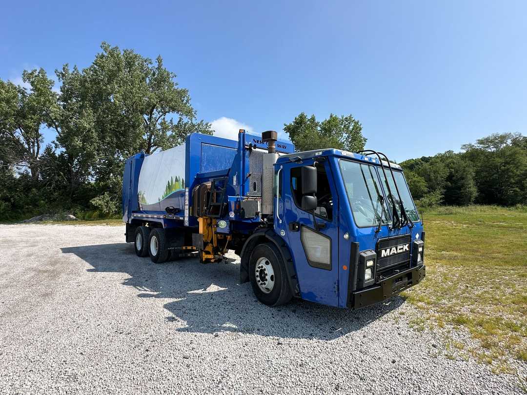 2017 Mack New Way Automated Side Loader