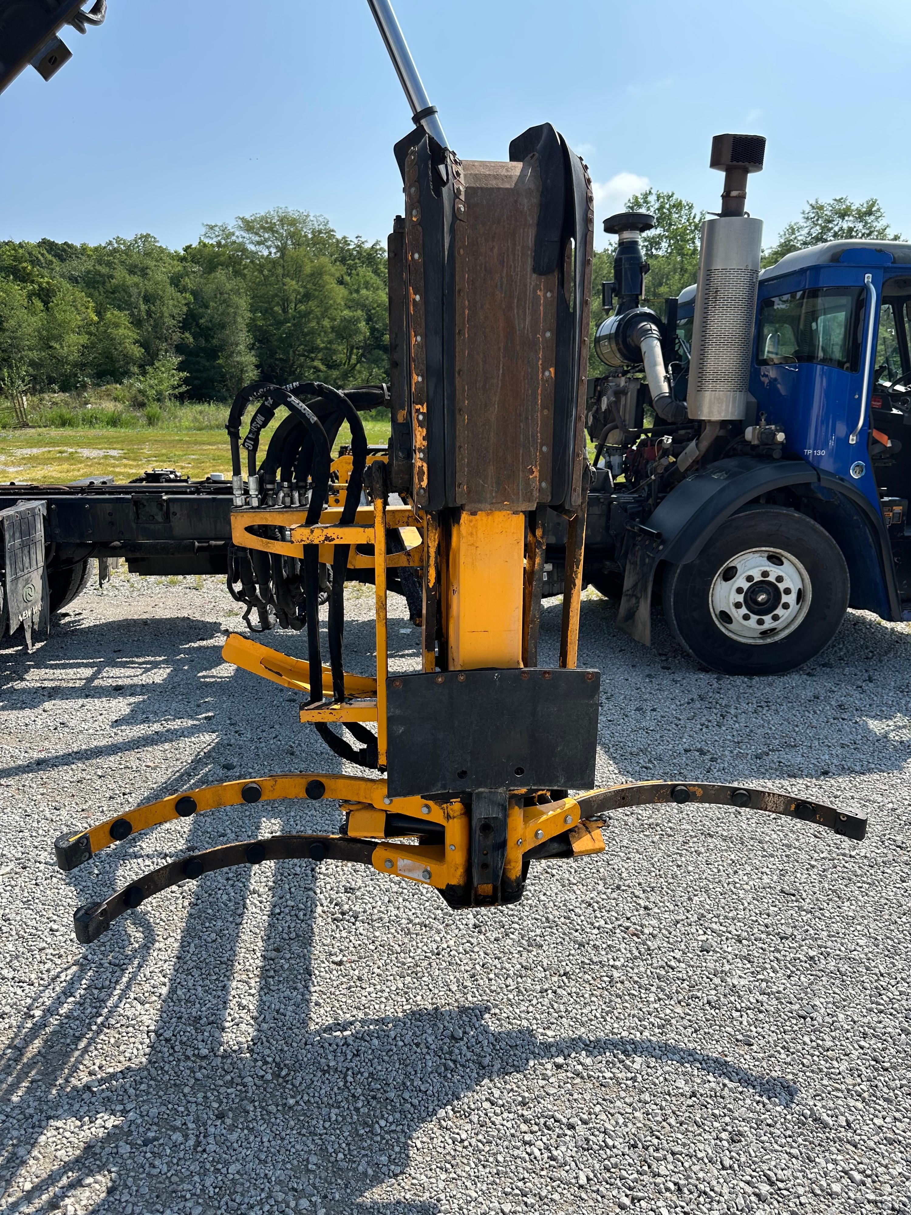 2017 Mack New Way Automated Side Loader - image 23
