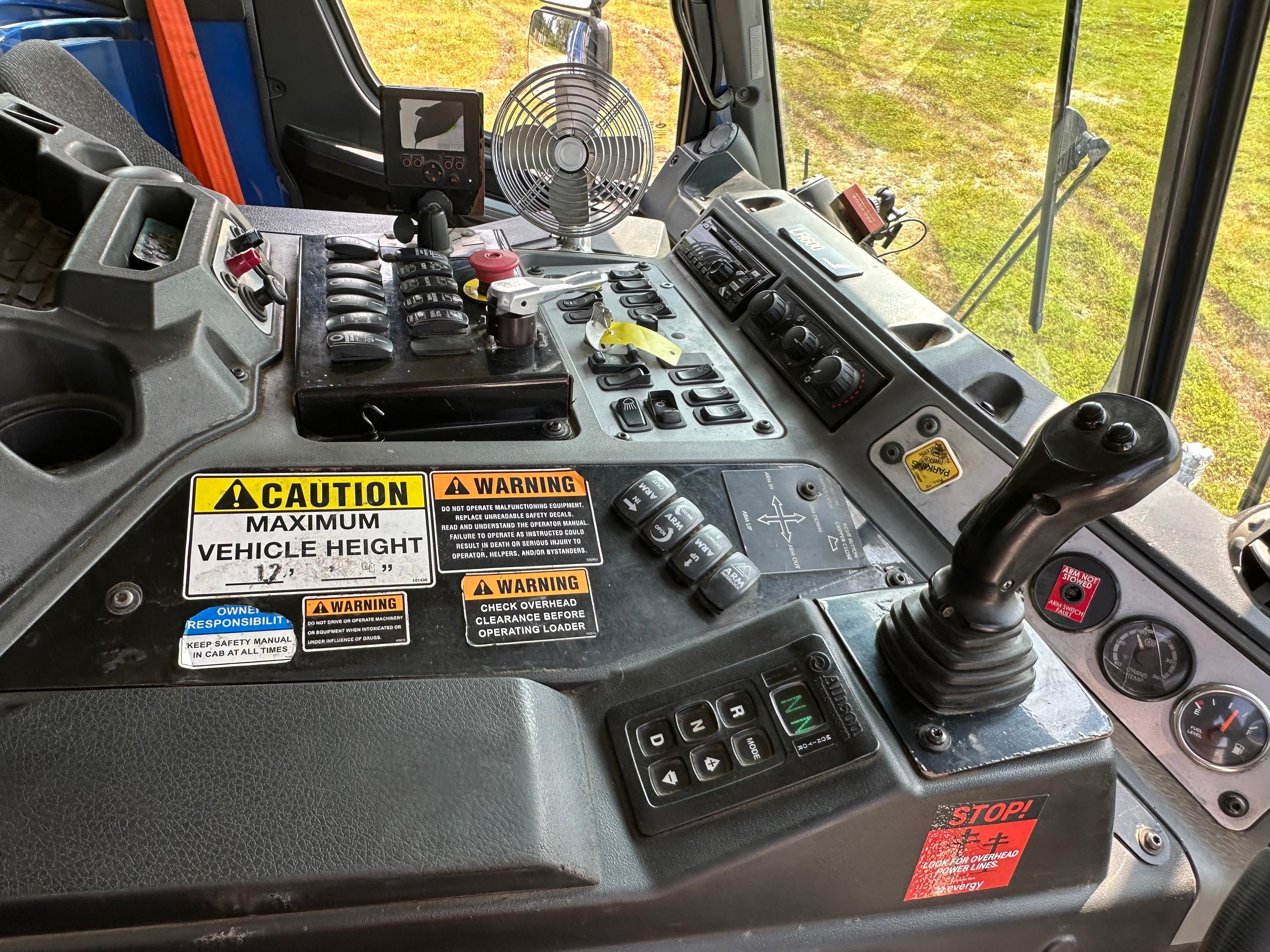 2017 Mack New Way Automated Side Loader - image 12