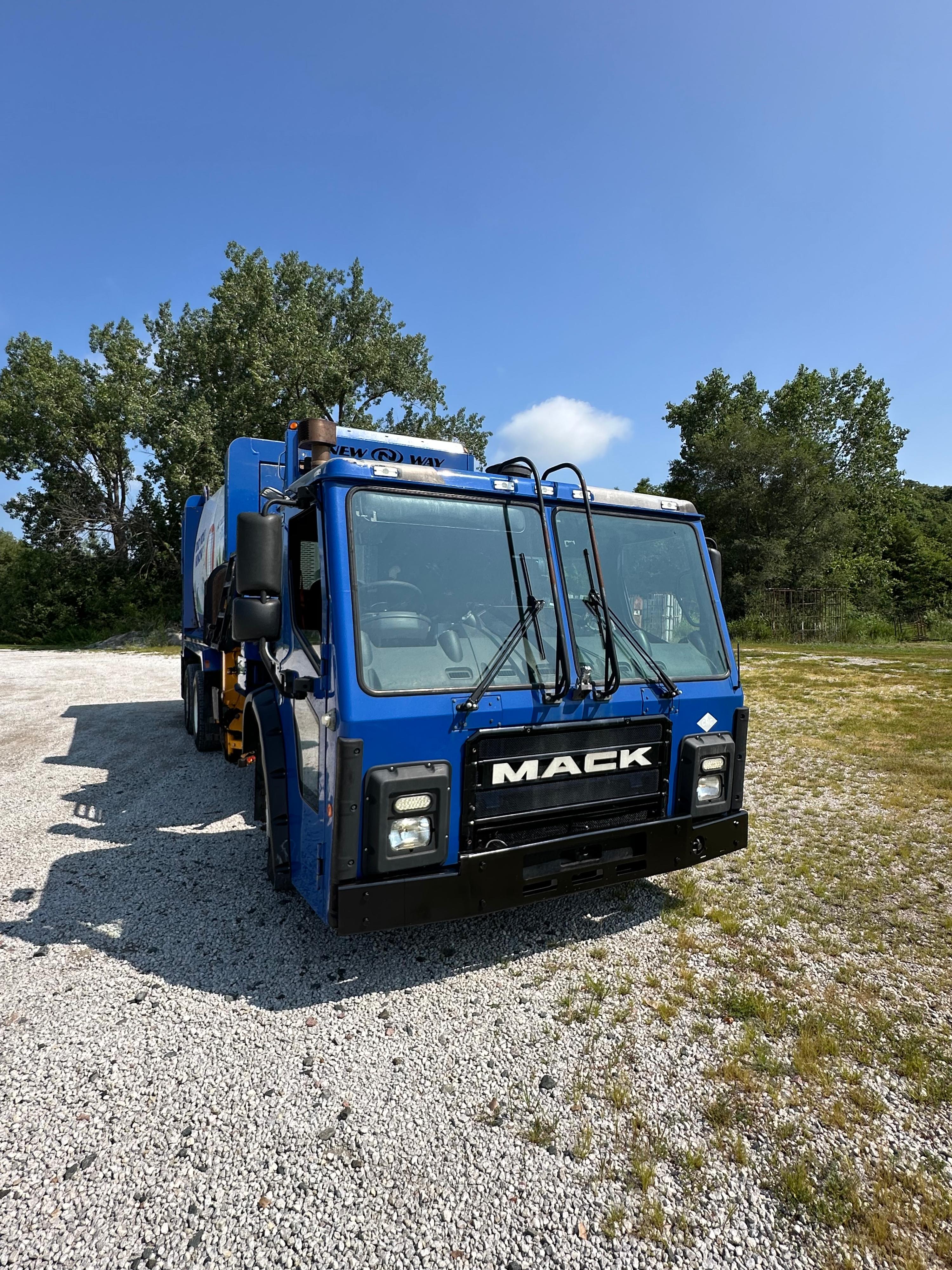 2017 Mack New Way Automated Side Loader - image 3