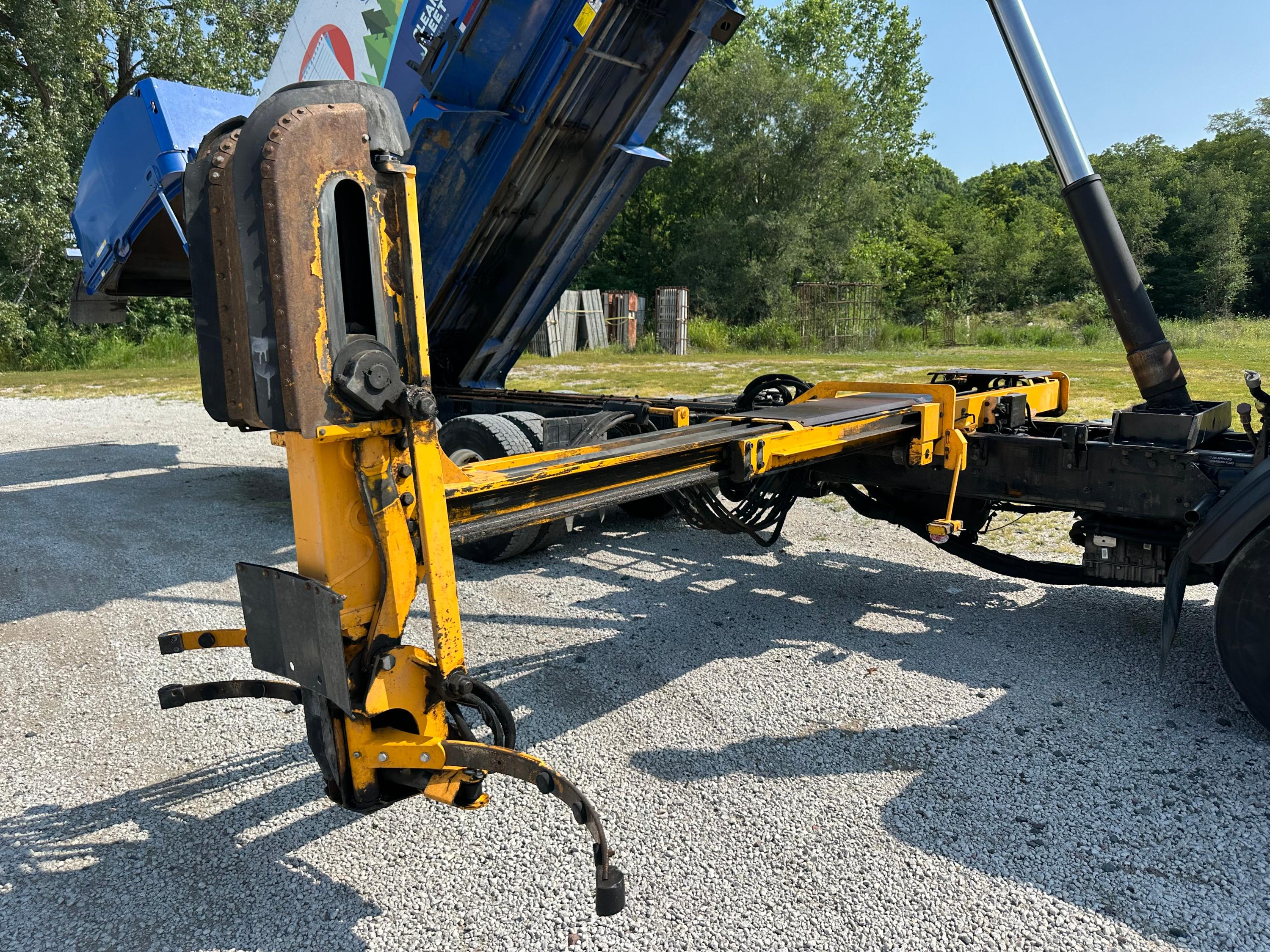 2017 Mack New Way Automated Side Loader - image 25
