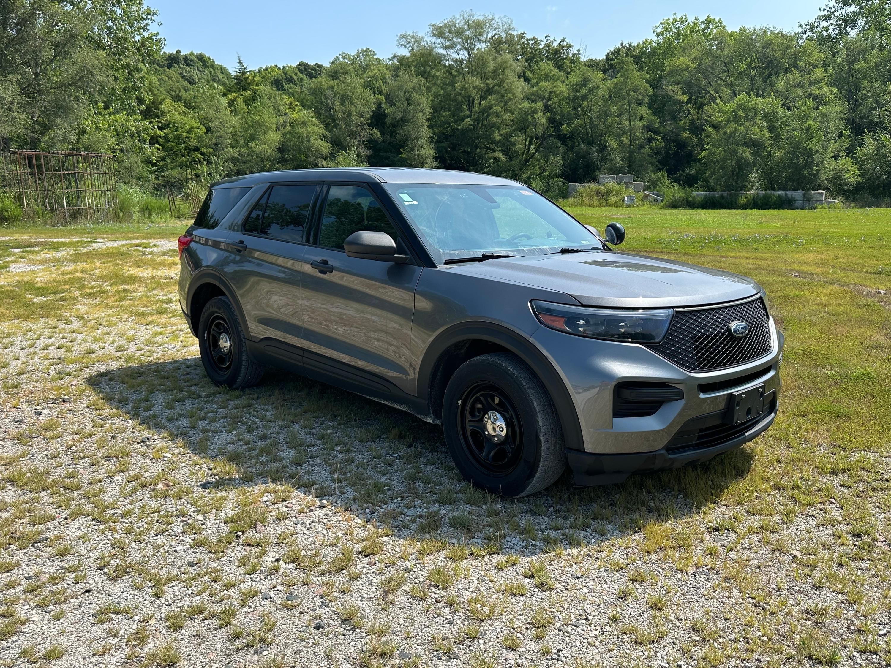 Clean Low Mile 2023 Ford Explorer Police Interceptor Utility - image 2