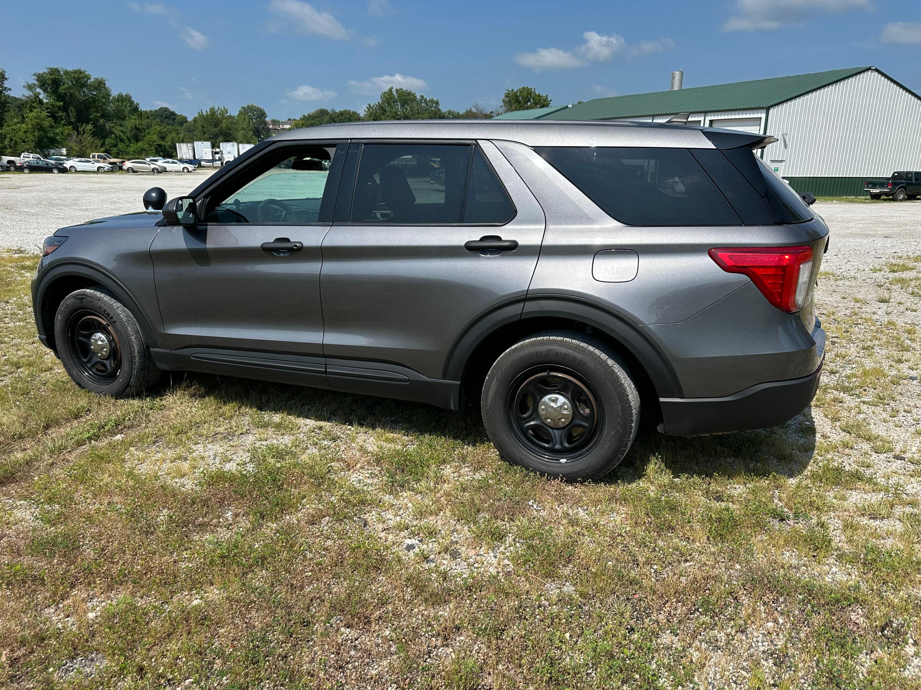 Clean Low Mile 2023 Ford Explorer Police Interceptor Utility - image 4