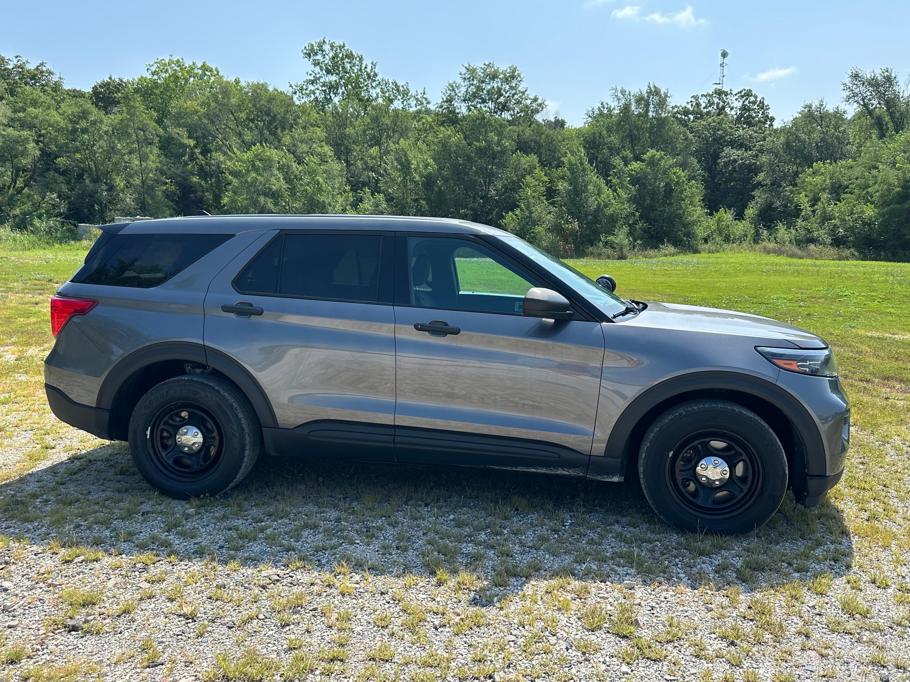 Clean Low Mile 2023 Ford Explorer Police Interceptor Utility - image 8