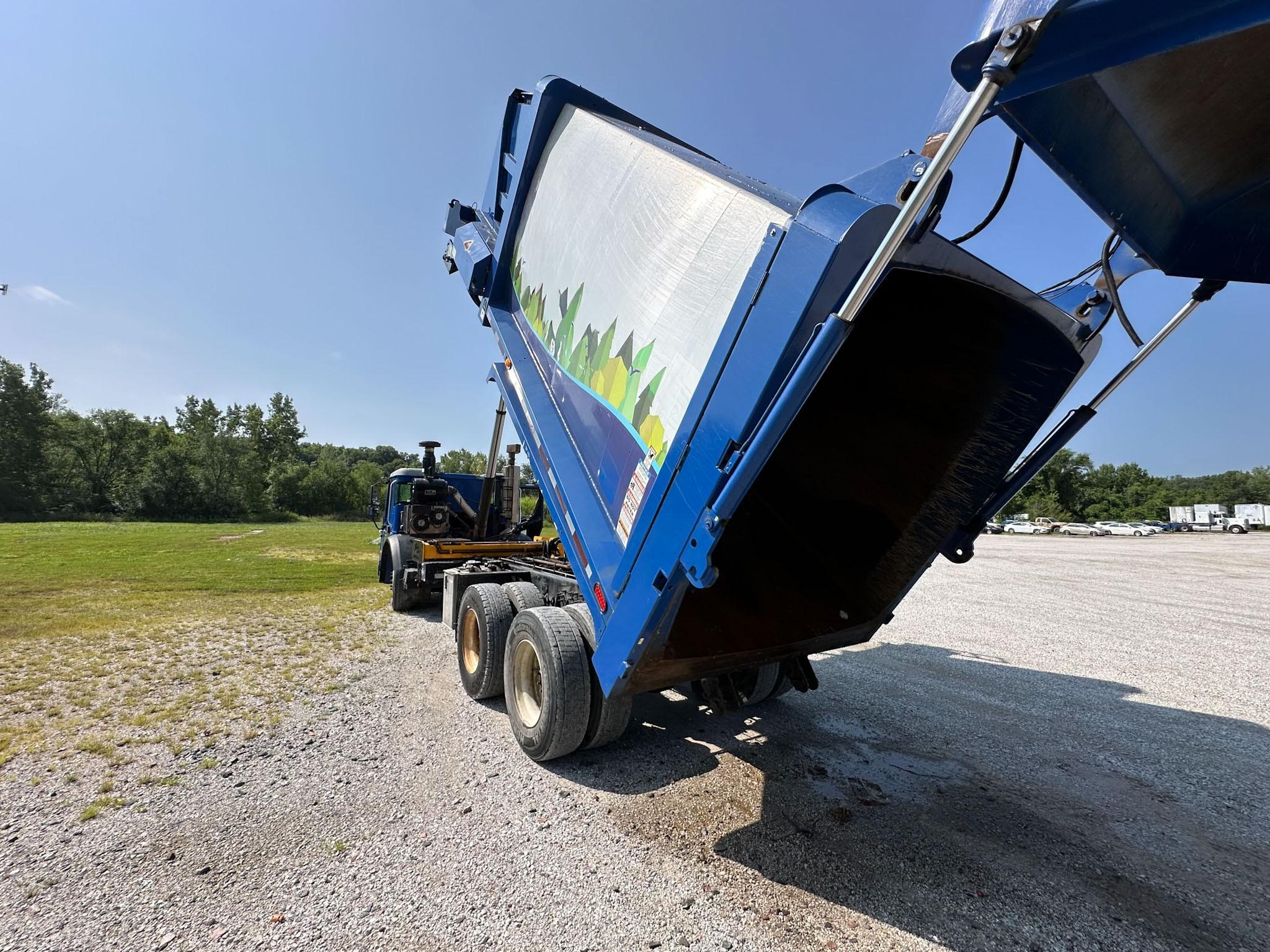 2017 Mack New Way Automated Side Loader - image 18