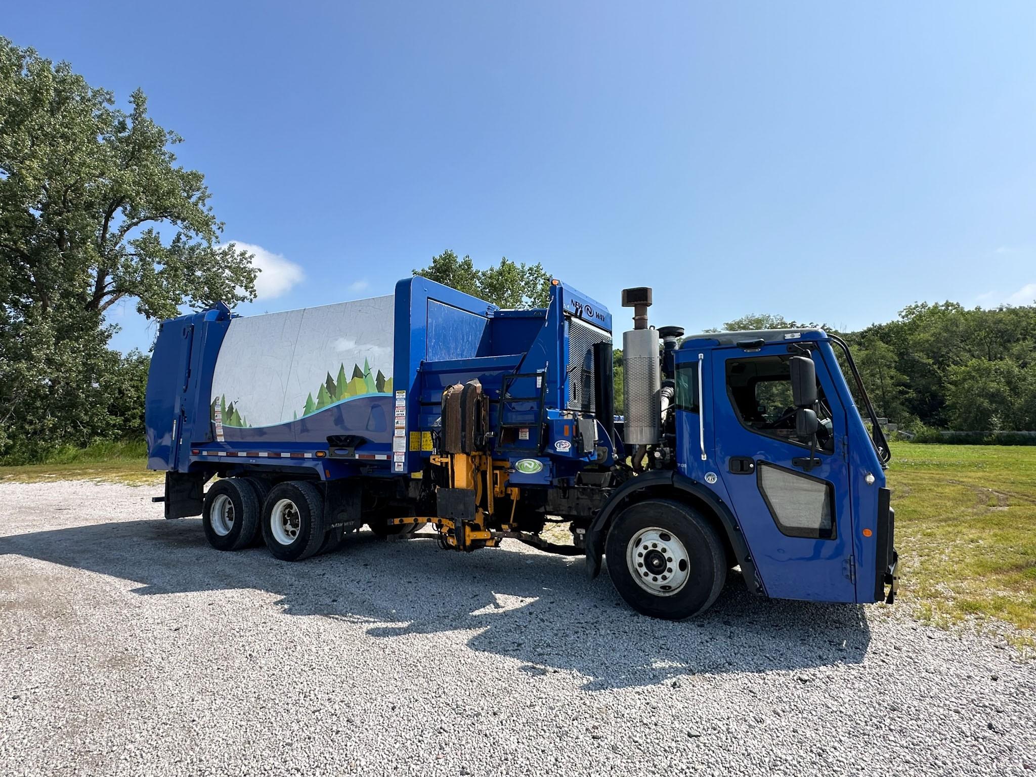 2017 Mack New Way Automated Side Loader - image 2