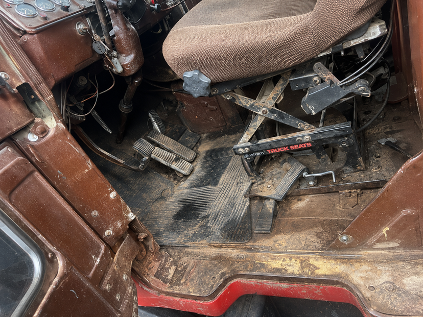 1968 Mack Dump Truck — photo 6