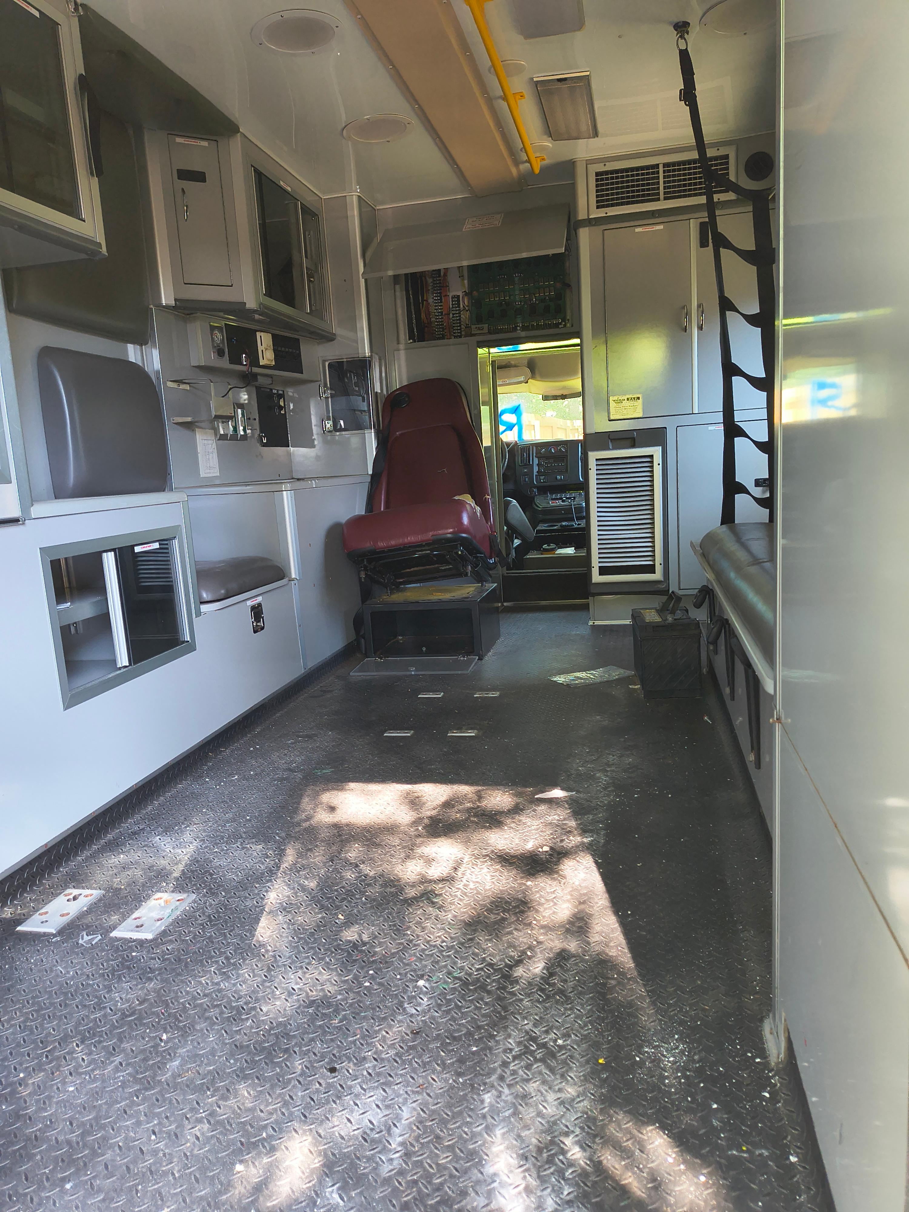 2006 Chevrolet 4x4 Type III Ambulance - image 11