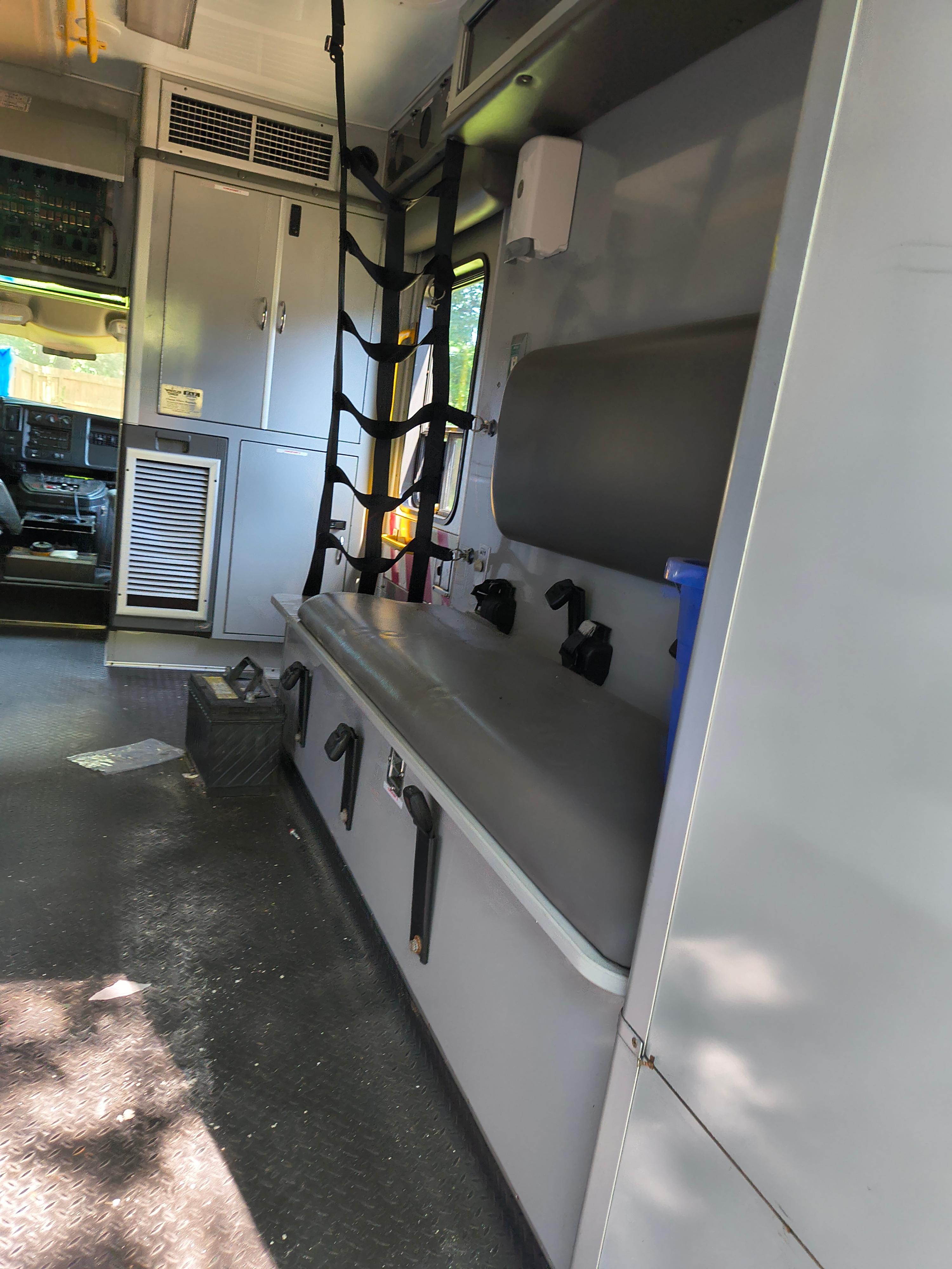 2006 Chevrolet 4x4 Type III Ambulance - image 9