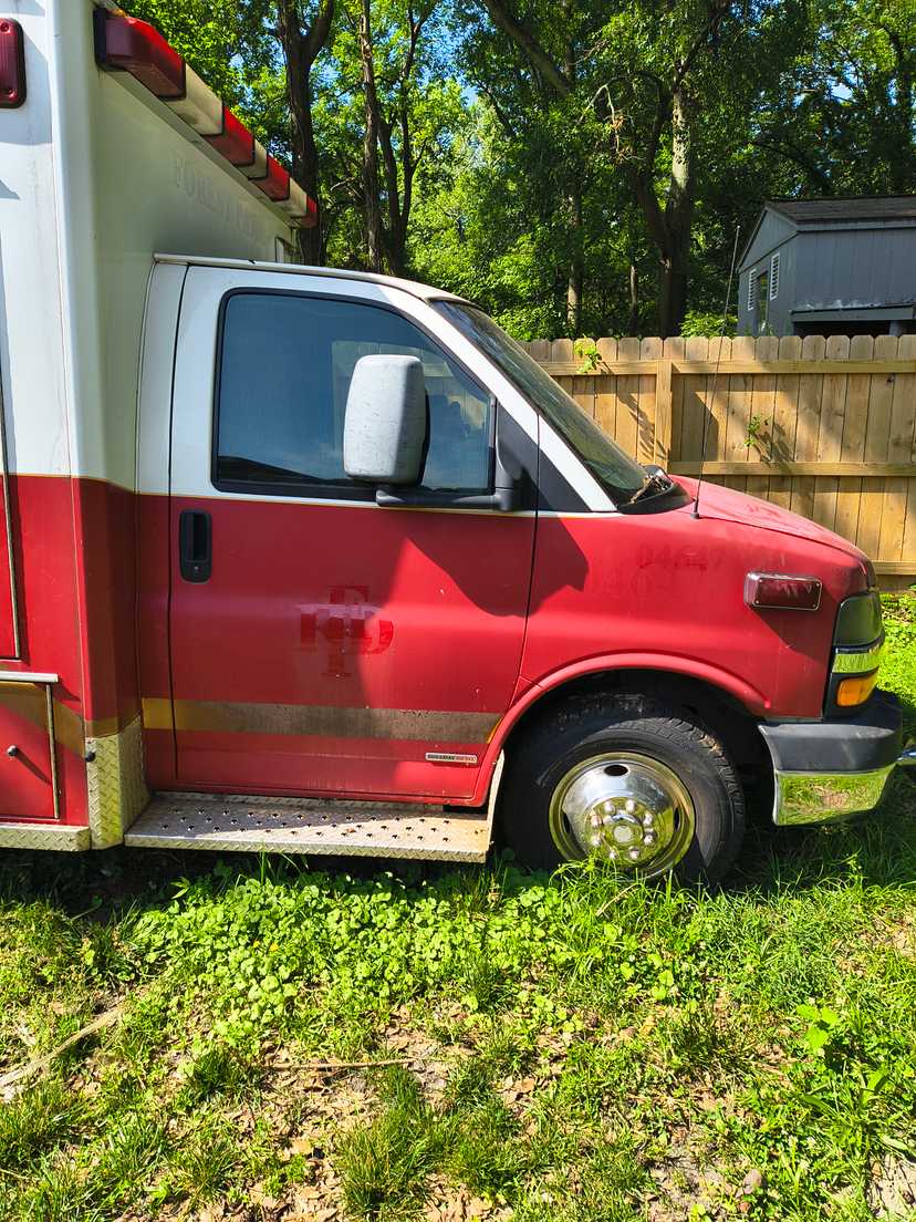 2006 Chevrolet 4x4 Type III Ambulance — photo 2