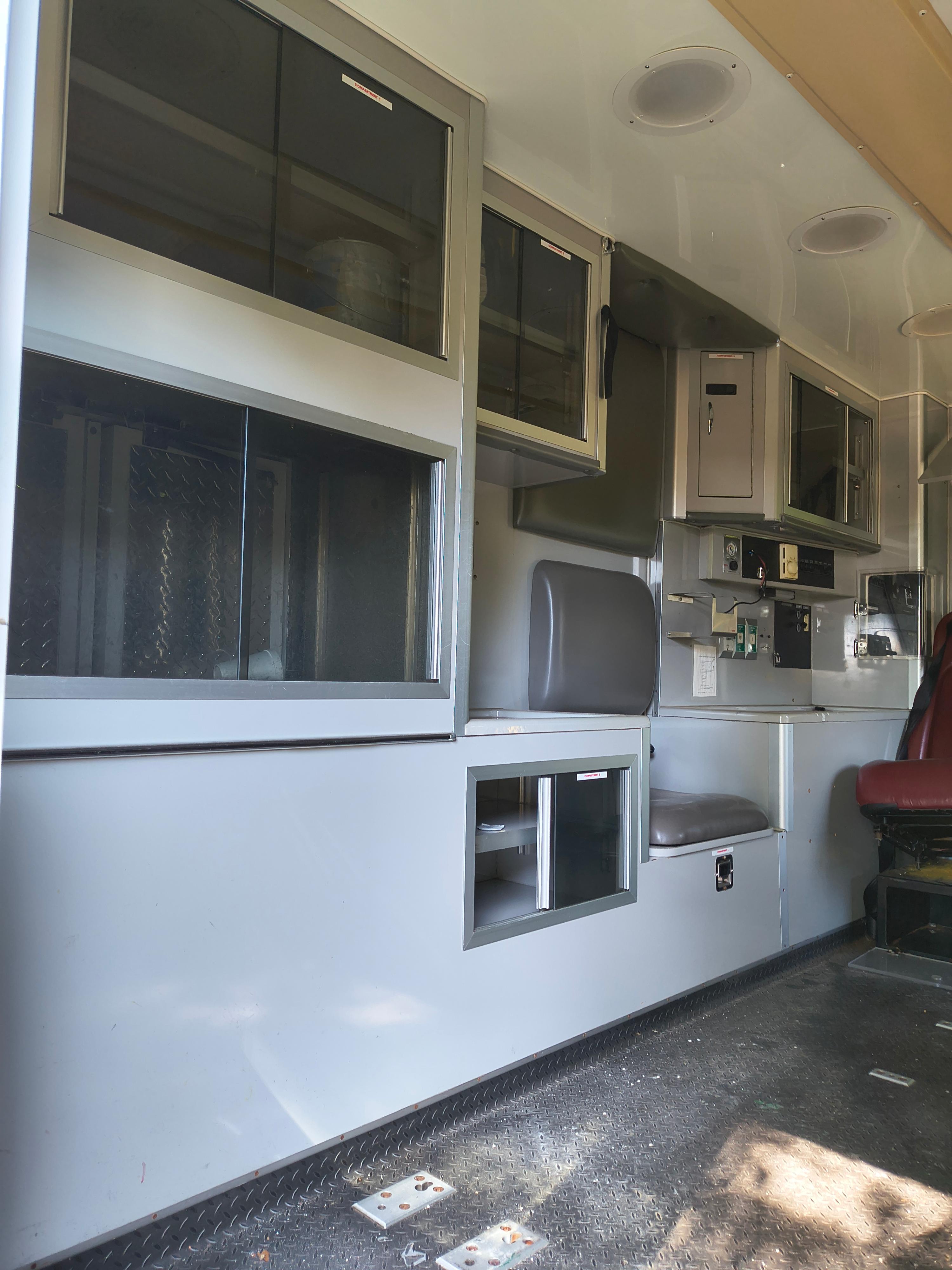 2006 Chevrolet 4x4 Type III Ambulance - image 10