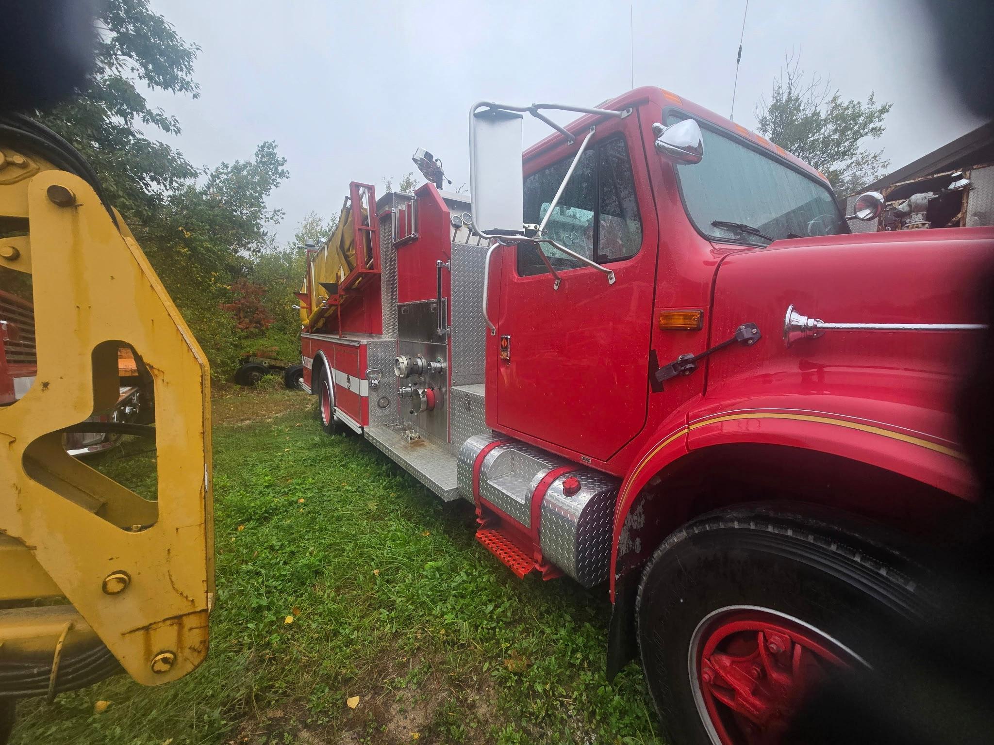 1991 International Pumper - image 2