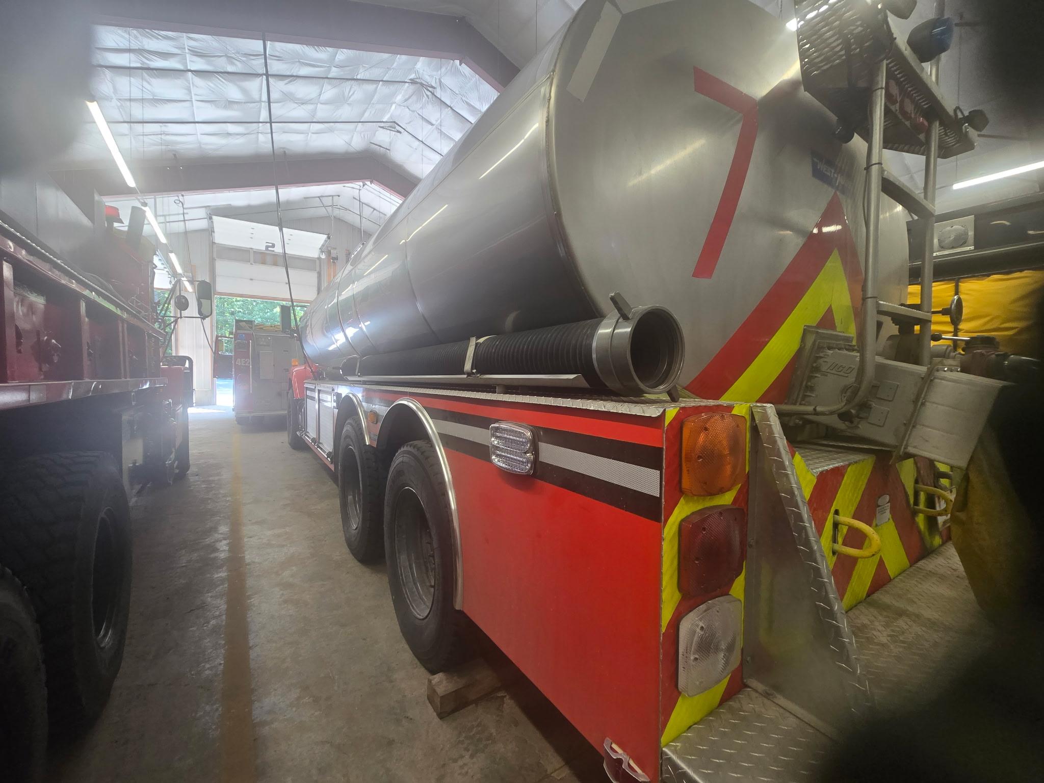 1994 International Pumper Tanker - image 3