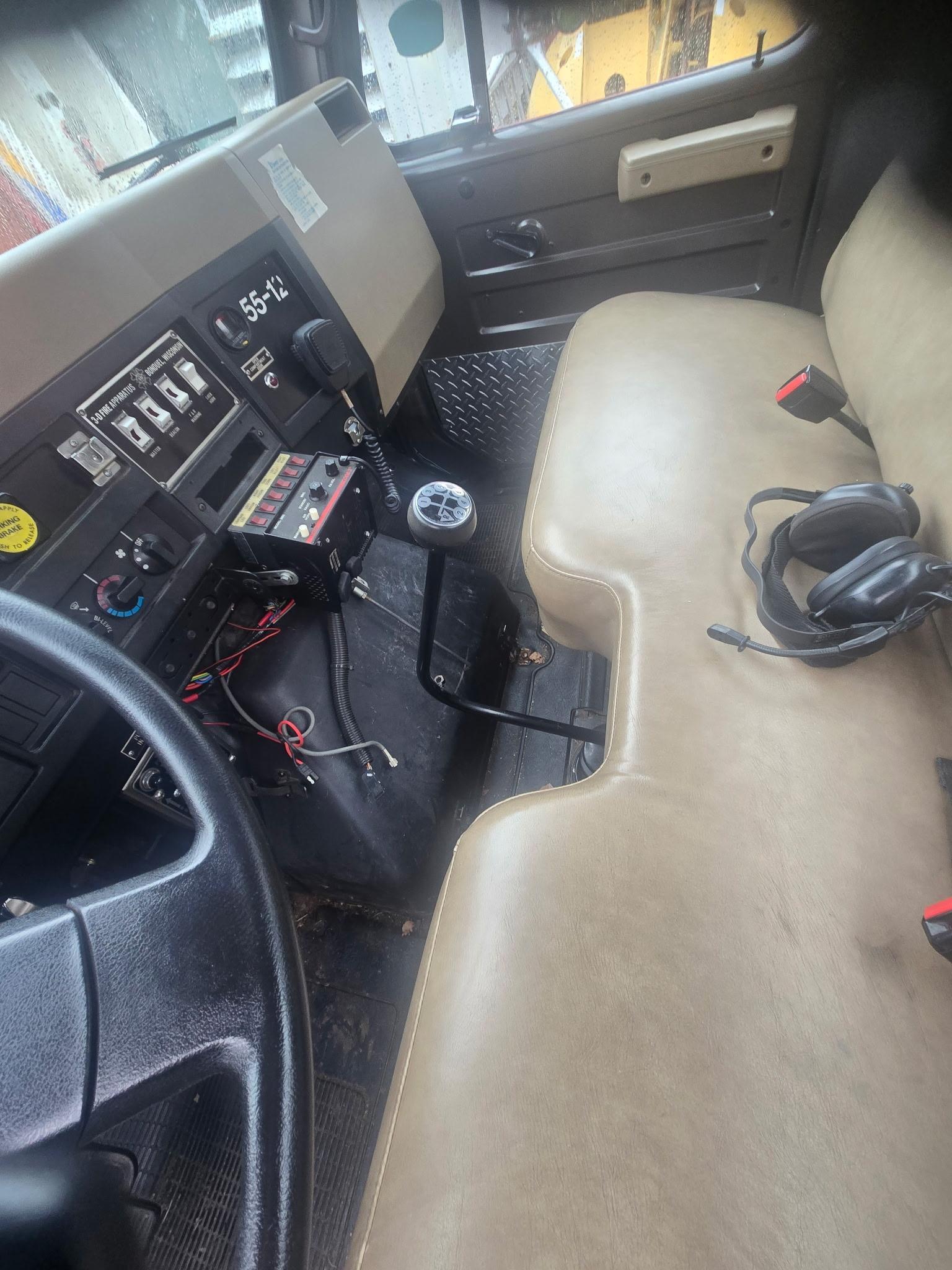 1991 International Pumper - image 7