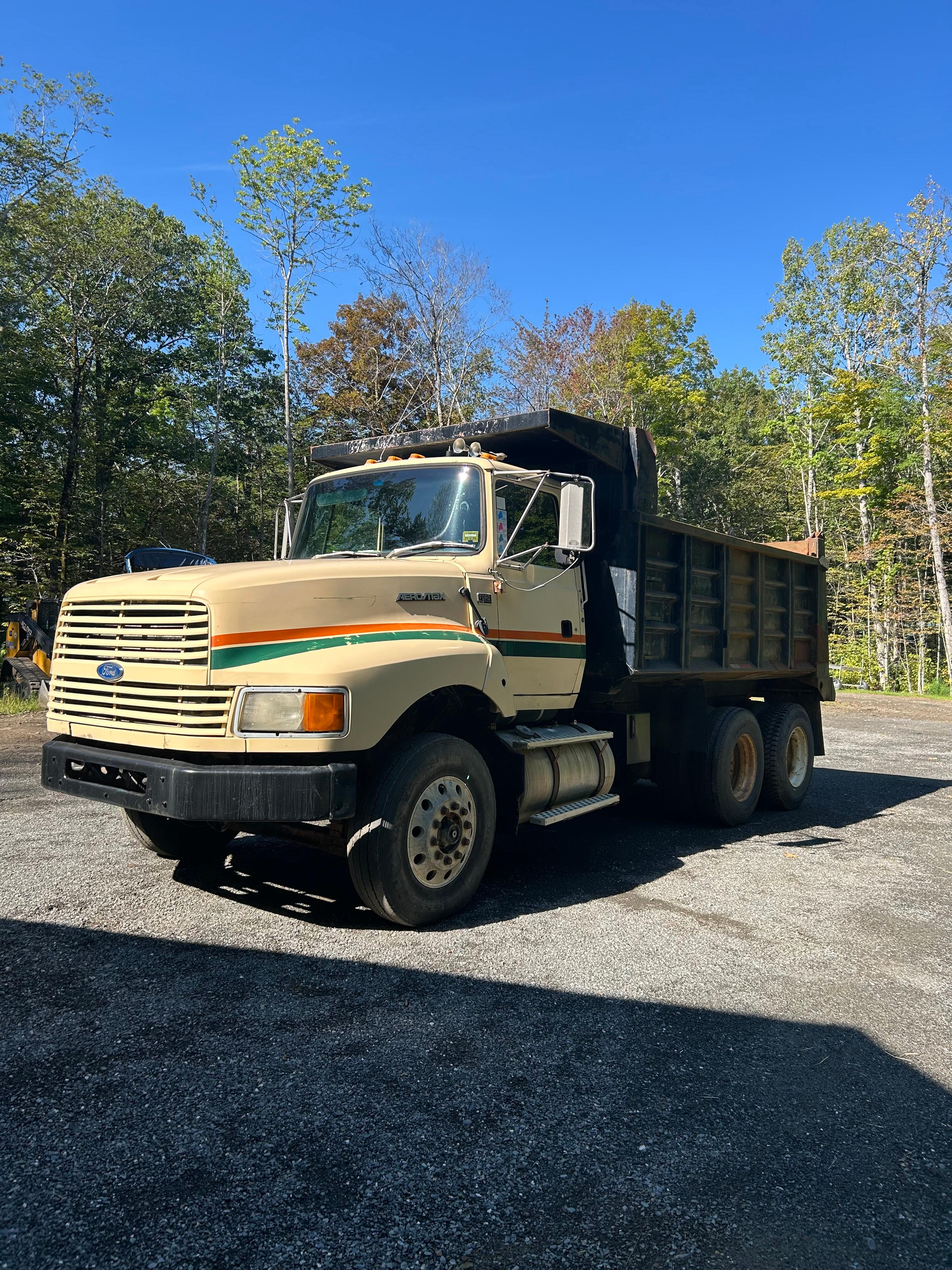 1999 Ford L9000 Dump Truck - image 1