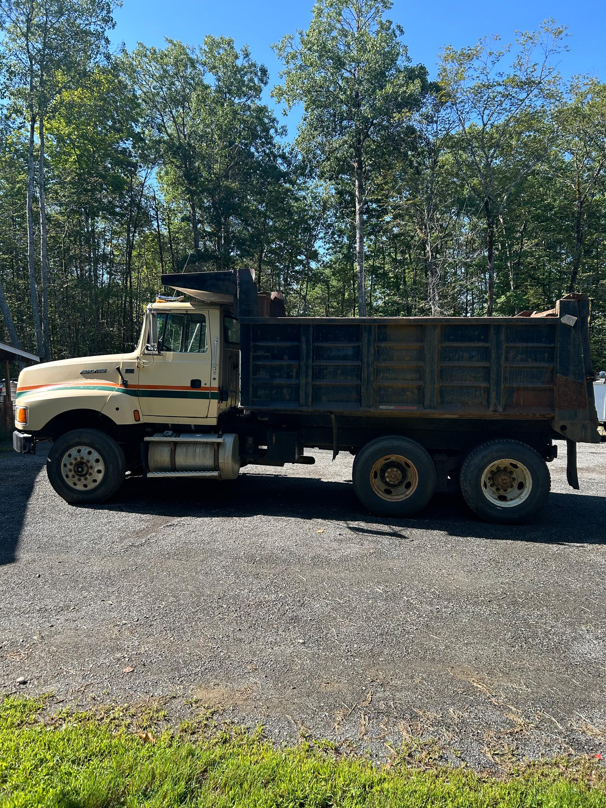 1999 Ford L9000 Dump Truck - image 5