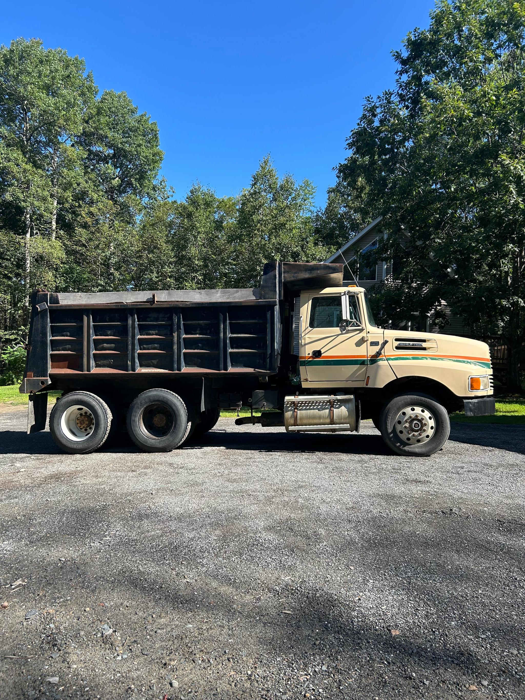 1999 Ford L9000 Dump Truck - image 4