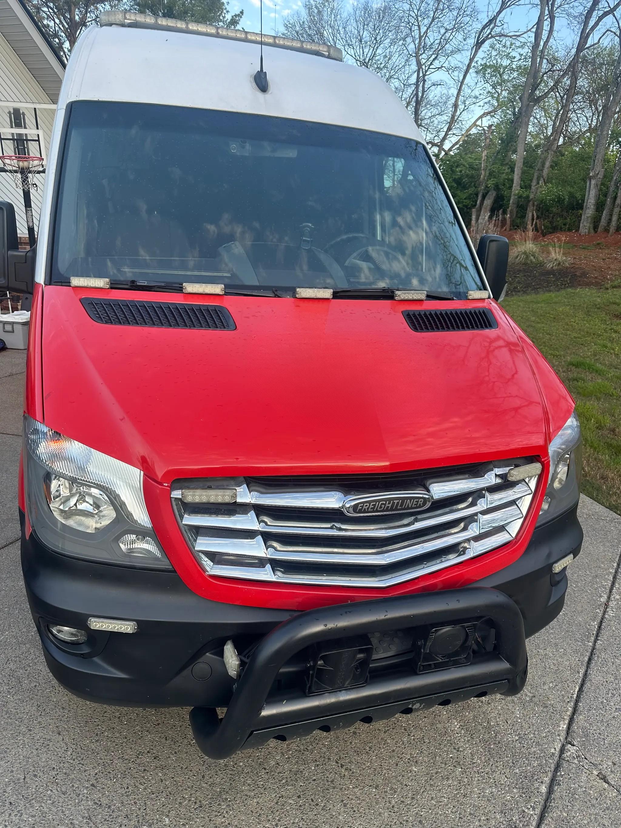 2016 Freightliner/Mercedes Sprinter - image 2
