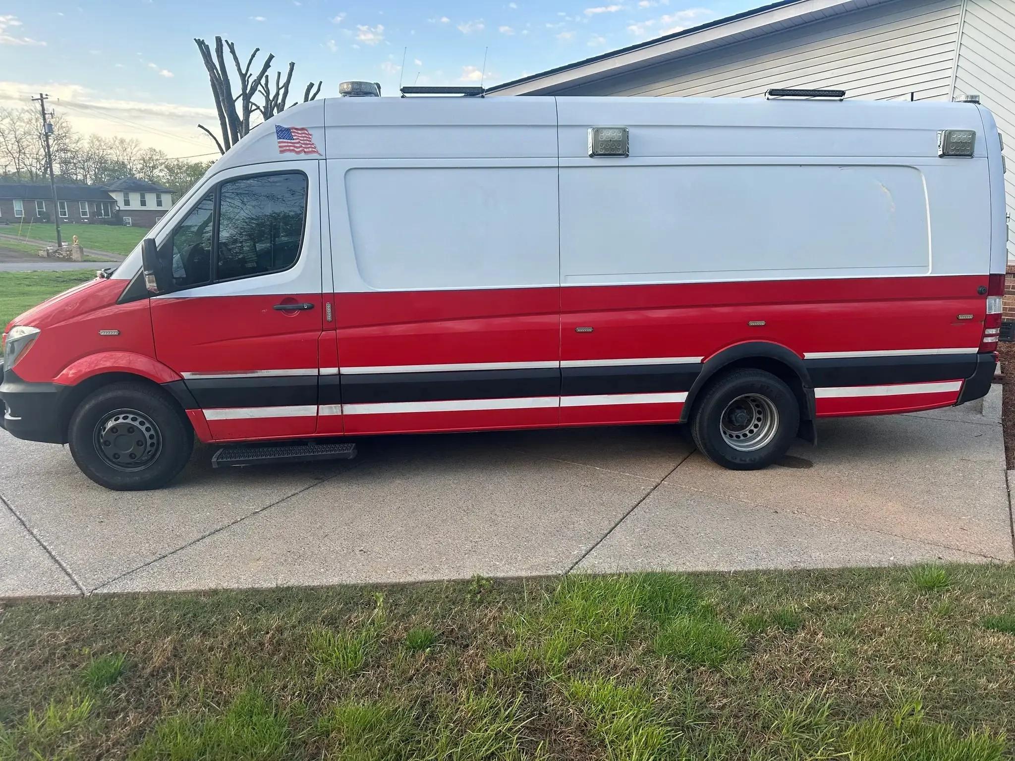 2016 Freightliner/Mercedes Sprinter - image 1