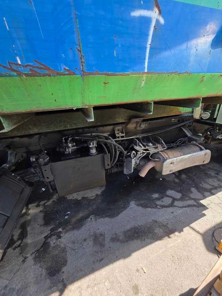 2016 Hino Hooklift — photo 6