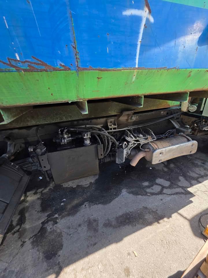 2016 Hino 195H Hooklift - image 6