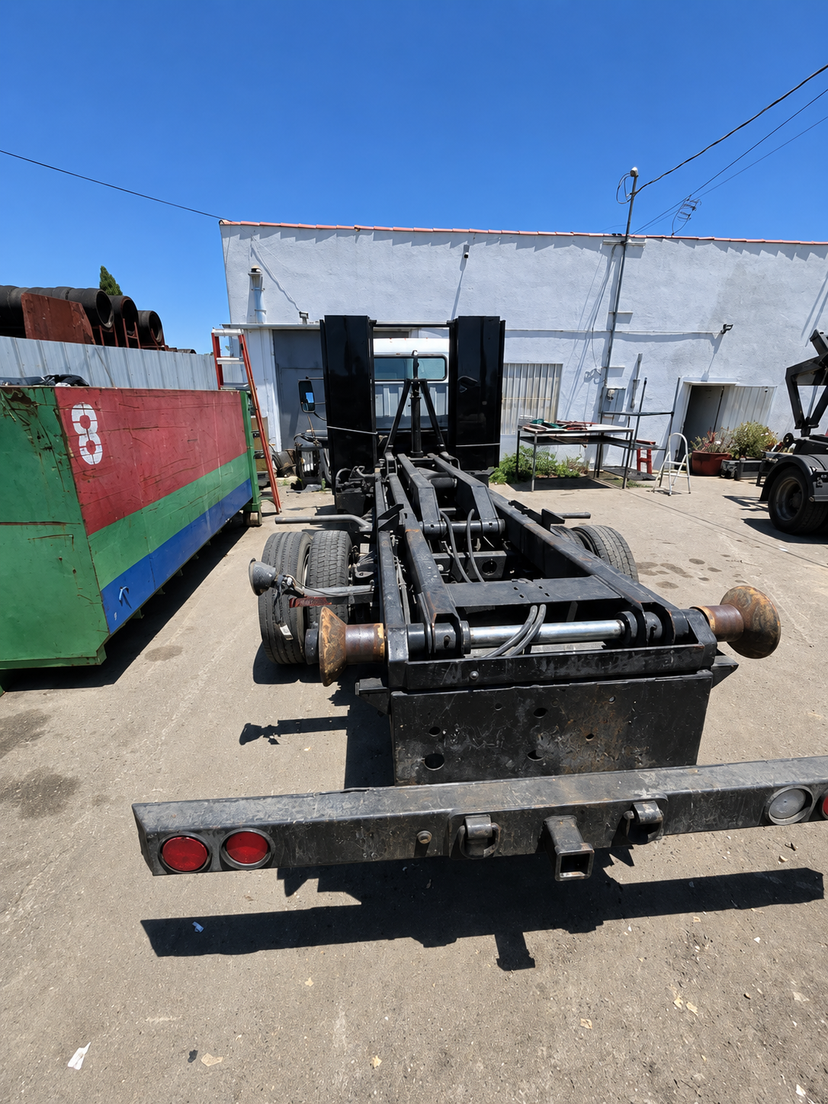 2021 Hino Hooklift — photo 6