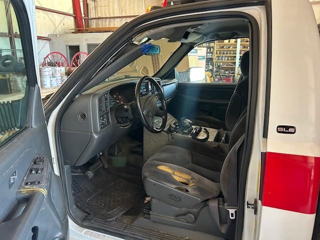 2004 GMC Type III Ambulance - image 6