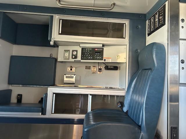 2004 GMC Type III Ambulance - image 12