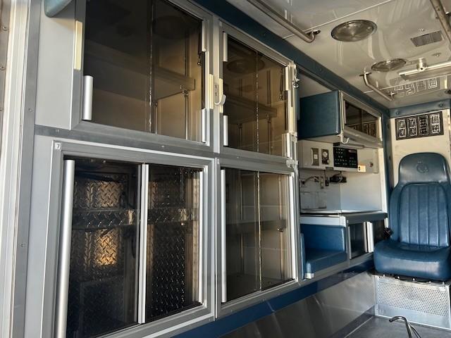2004 GMC Type III Ambulance - image 10