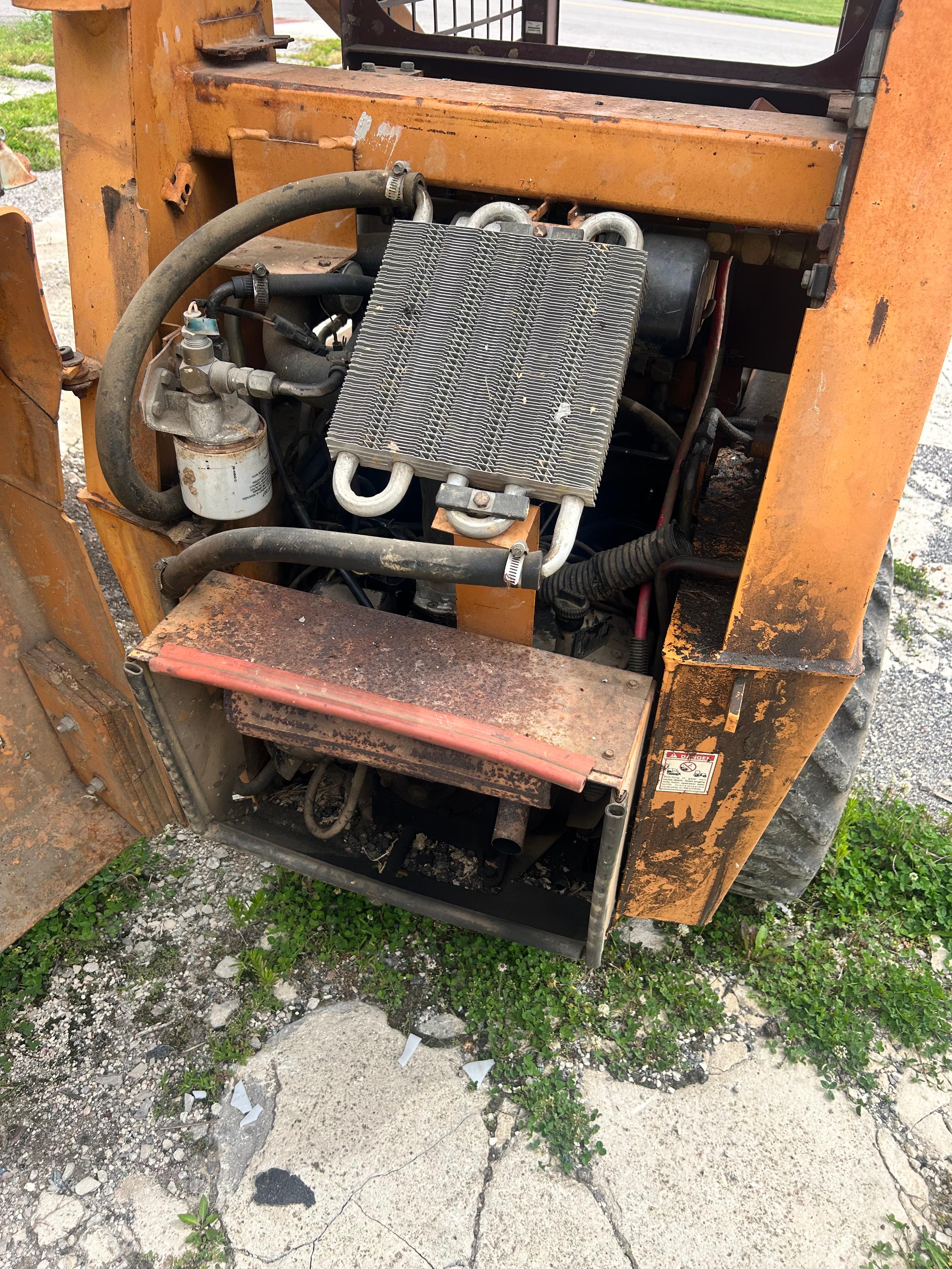 1997 Case 1818 Uni-Loader Skid Steer - image 9