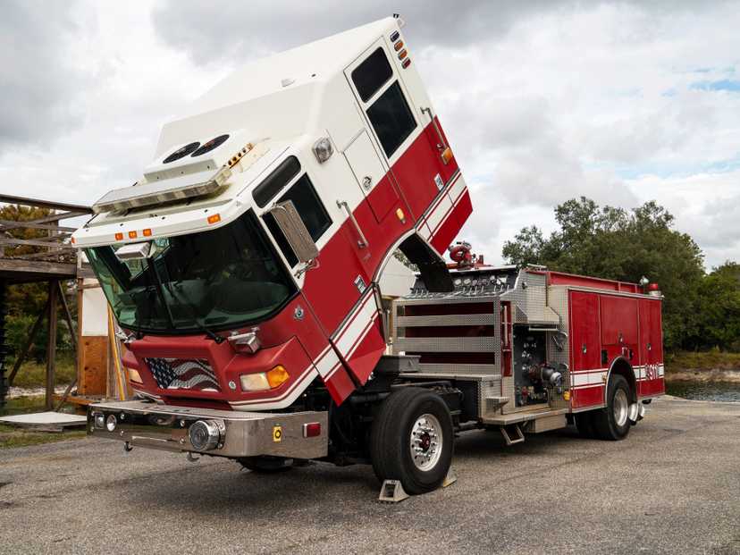 2004 Pierce Quantum Pumper — photo 3