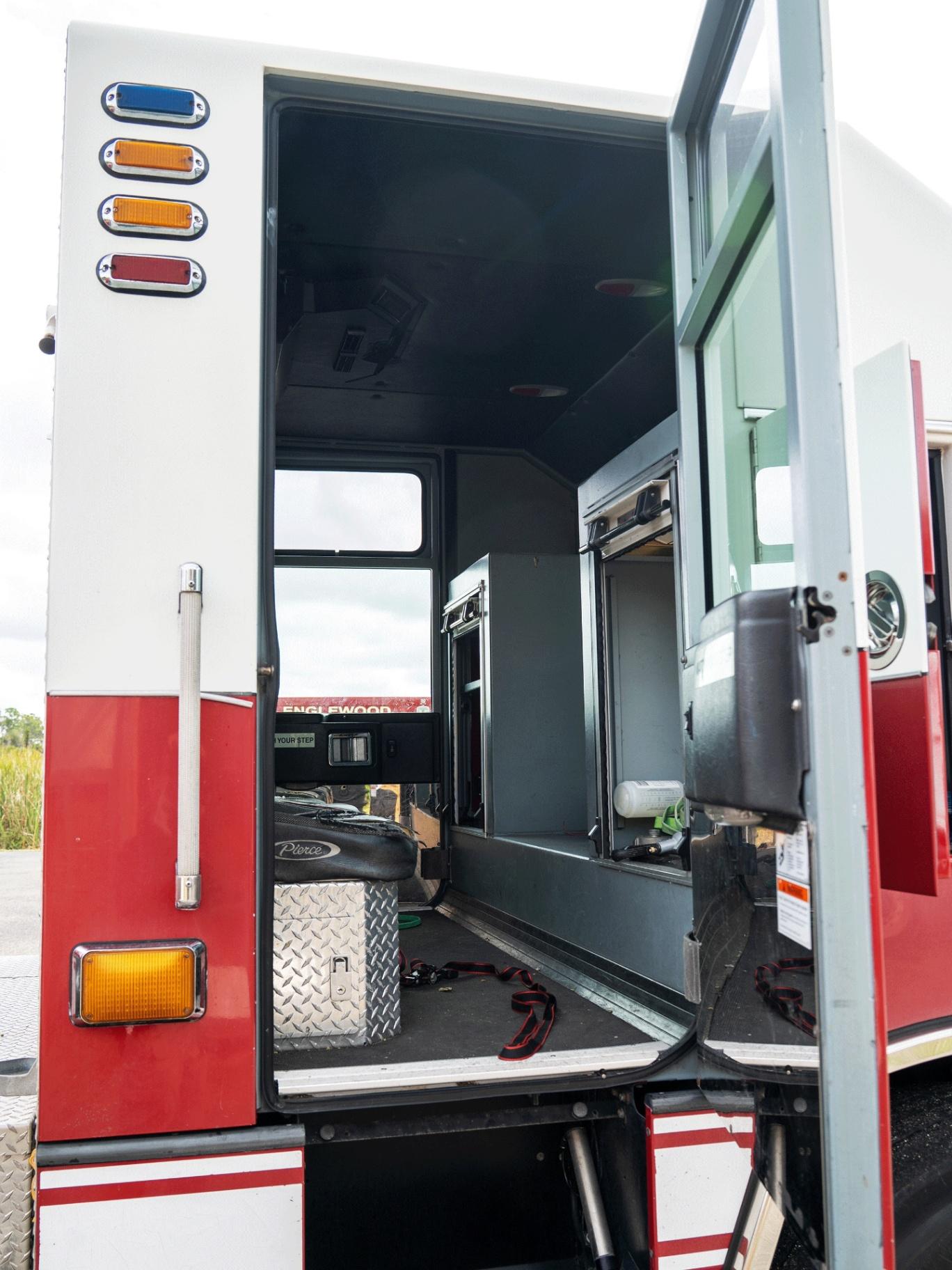 2004 Pierce Quantum Pumper - image 25