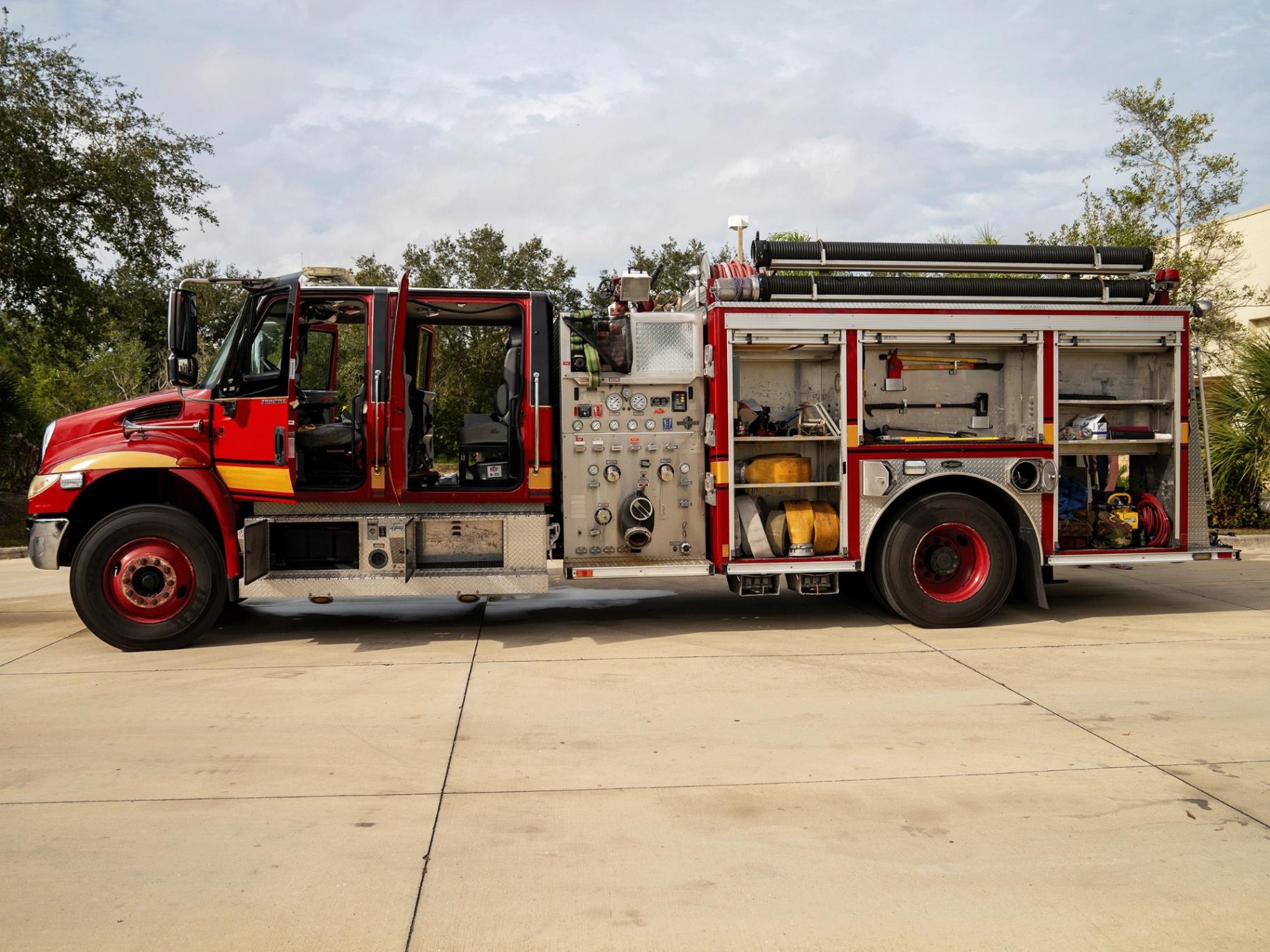 2006 E-One Freightliner Pumper - image 3