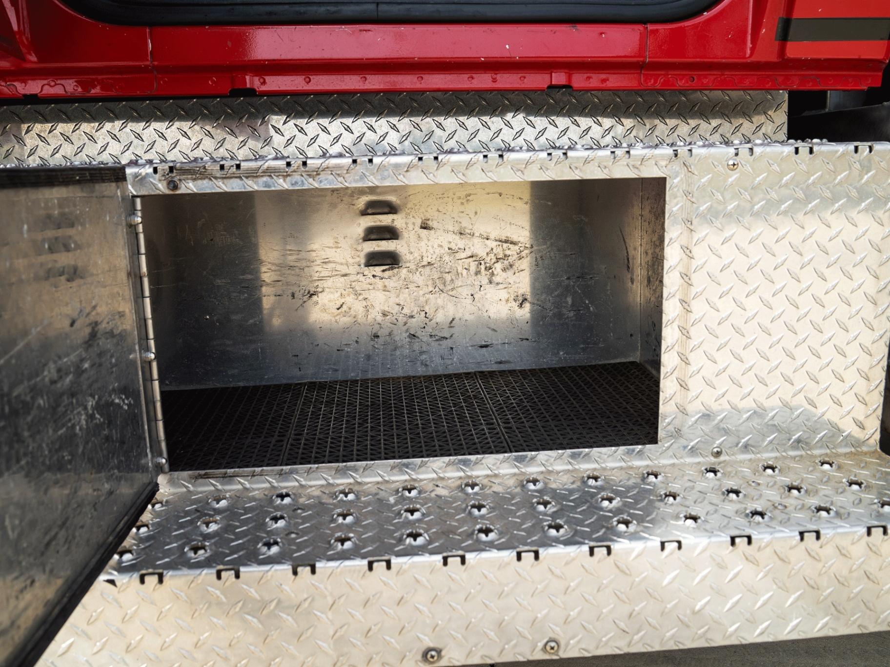 2006 E-One Freightliner Pumper - image 4