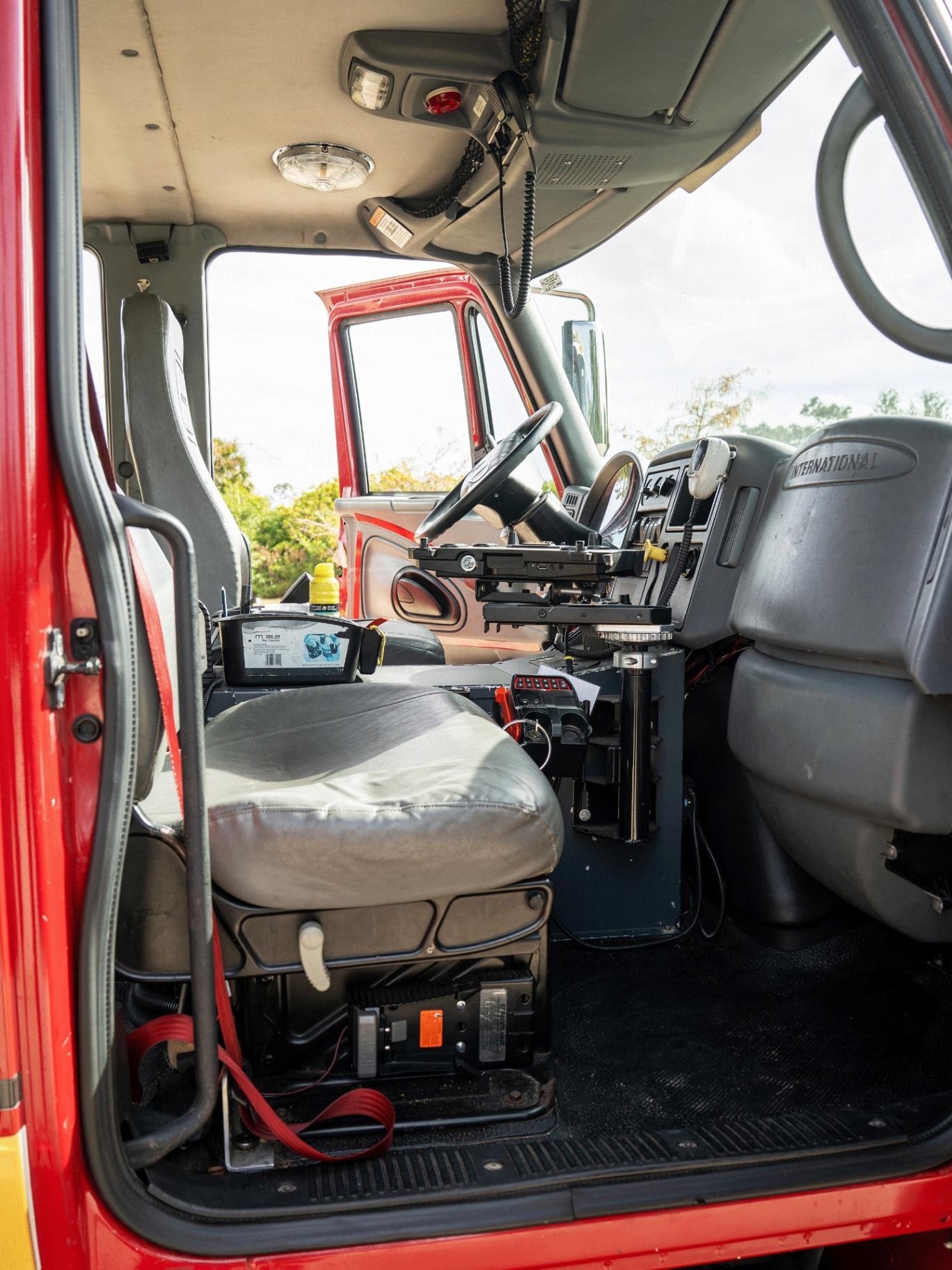 2006 E-One Freightliner Pumper - image 12