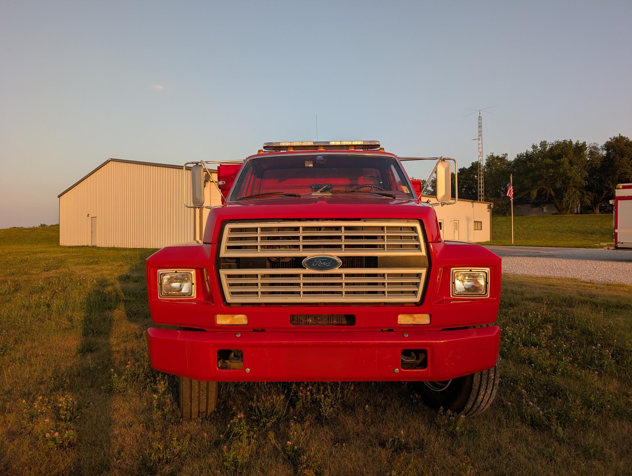 1981 Smeal Ford Tanker - image 3