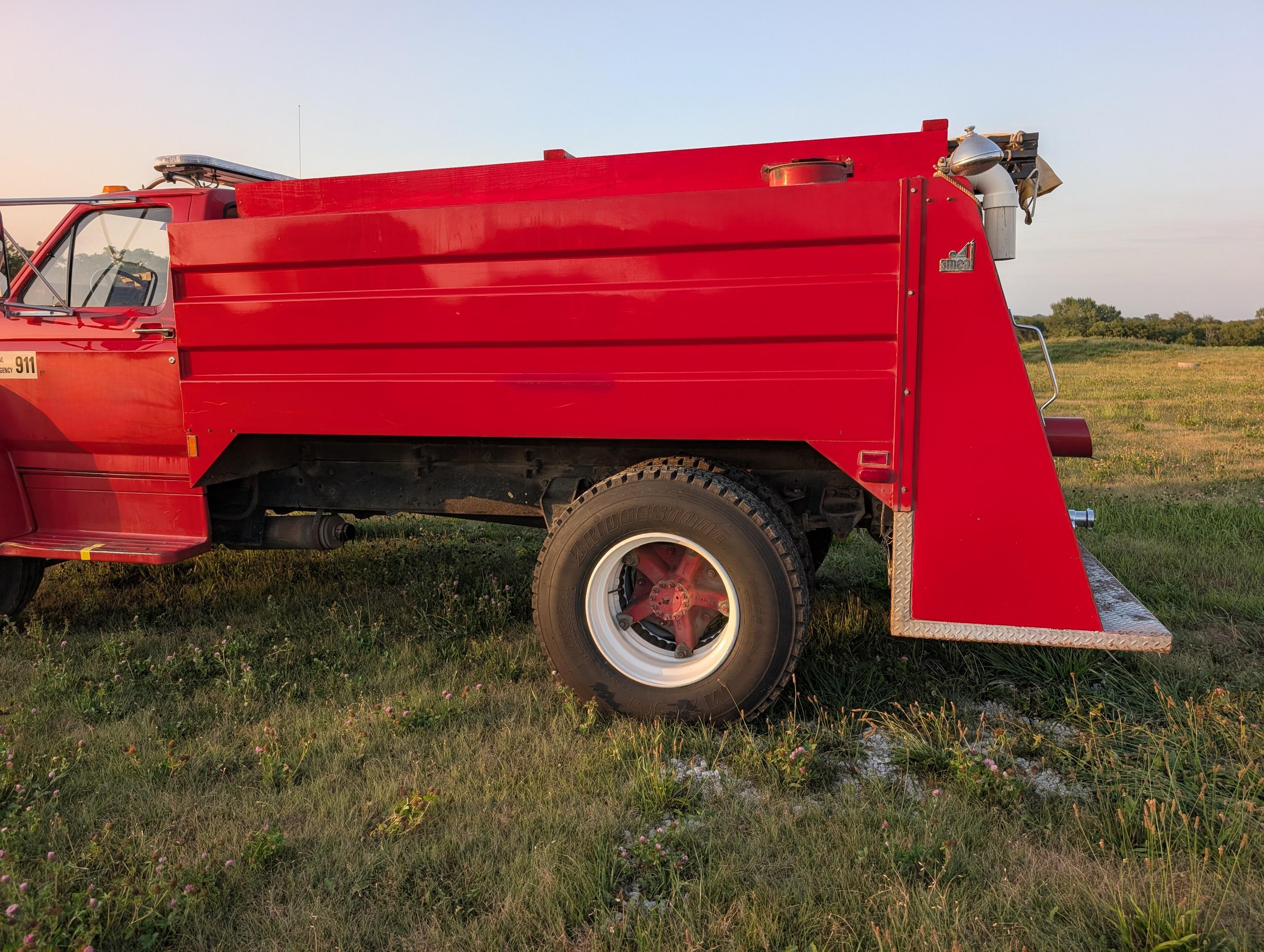 1981 Smeal Ford Tanker - image 5