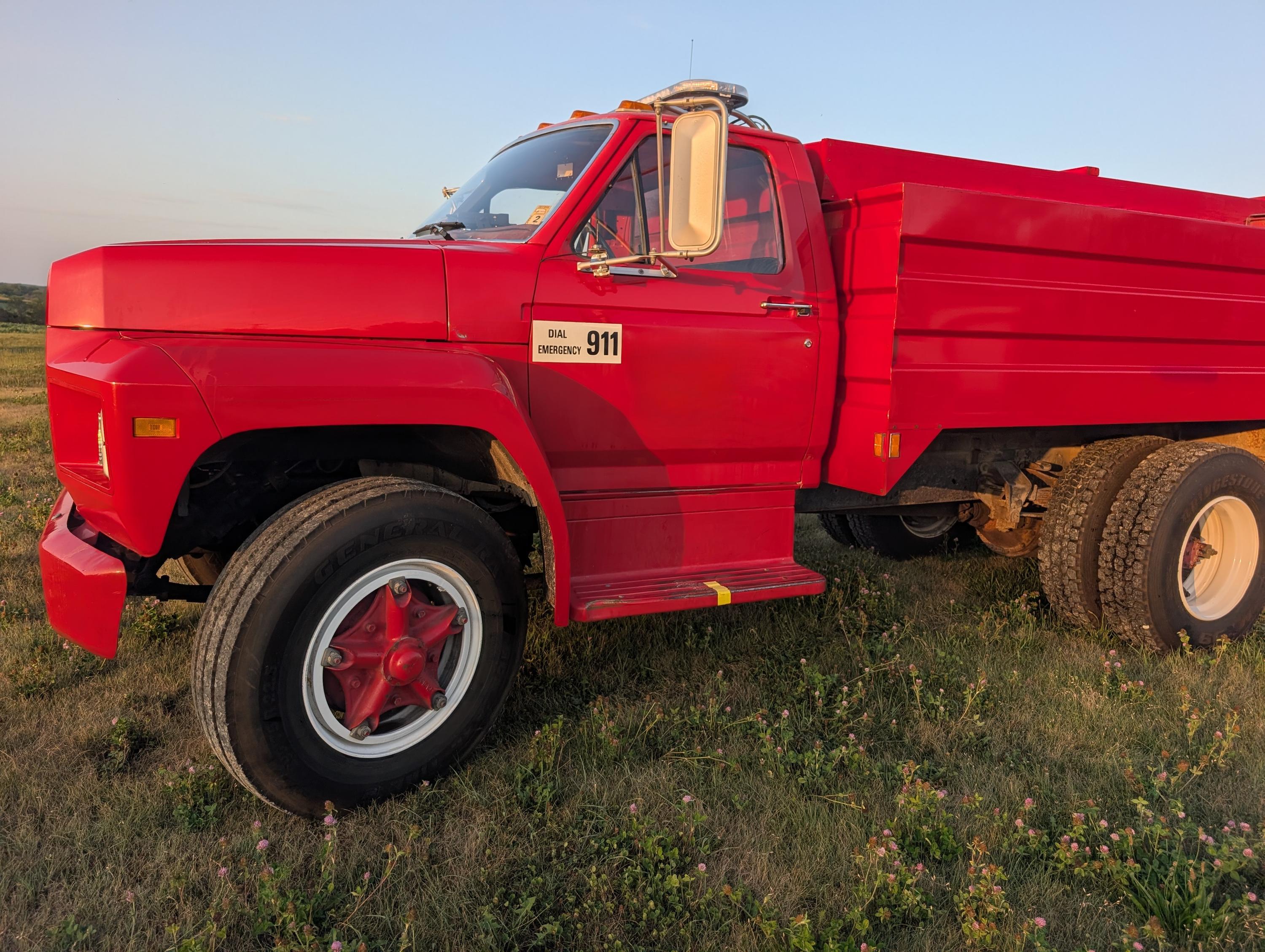 1981 Smeal Ford Tanker - image 2