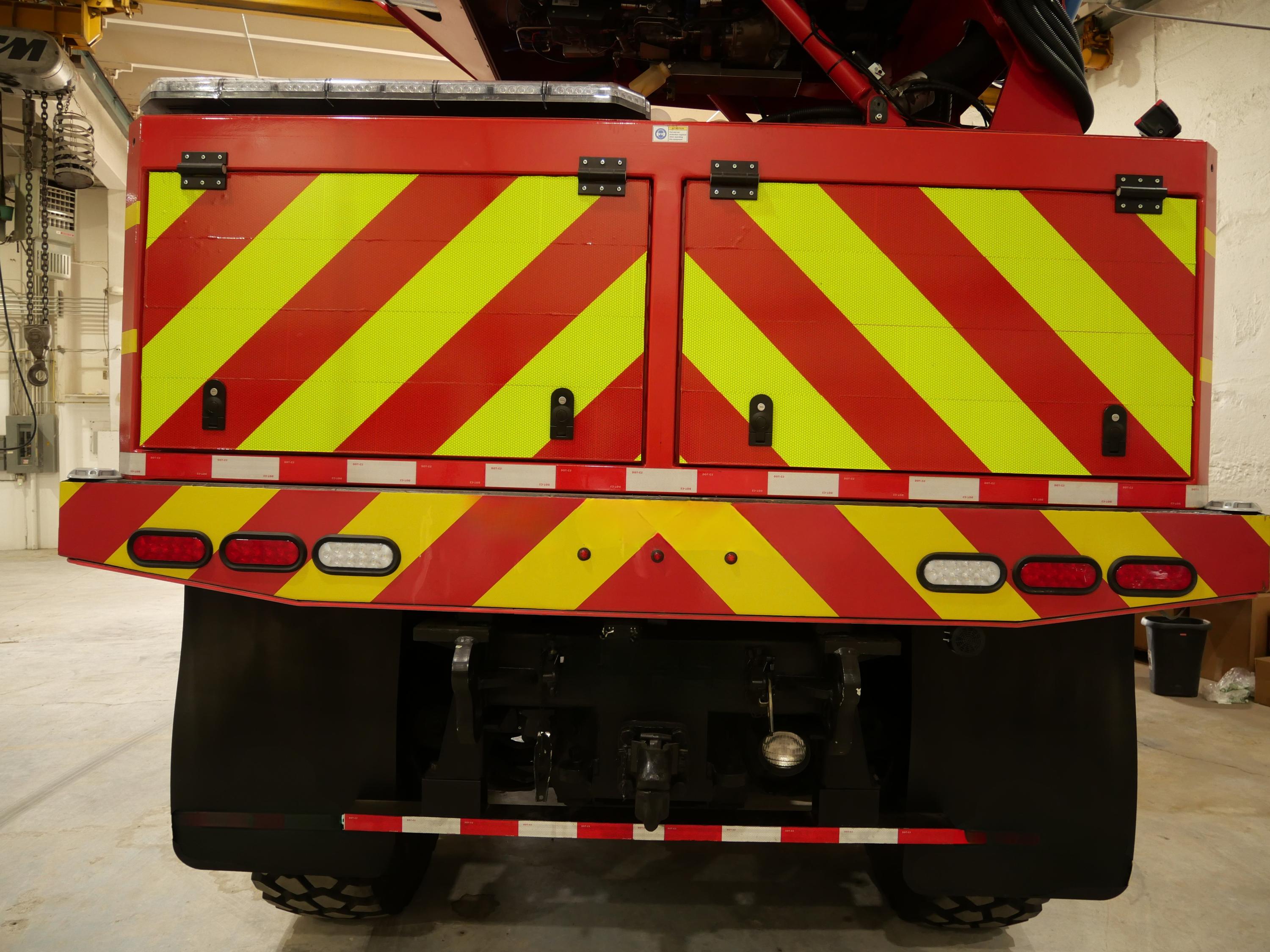 2024 Oshkosh 4x4 Tanker - image 17