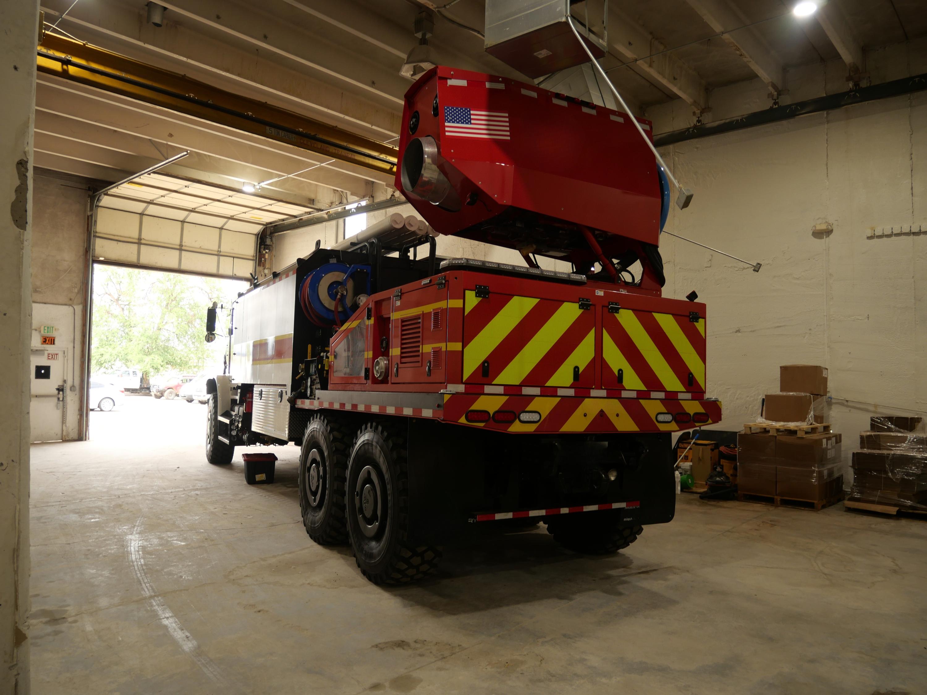 2024 Oshkosh 4x4 Tanker - image 15
