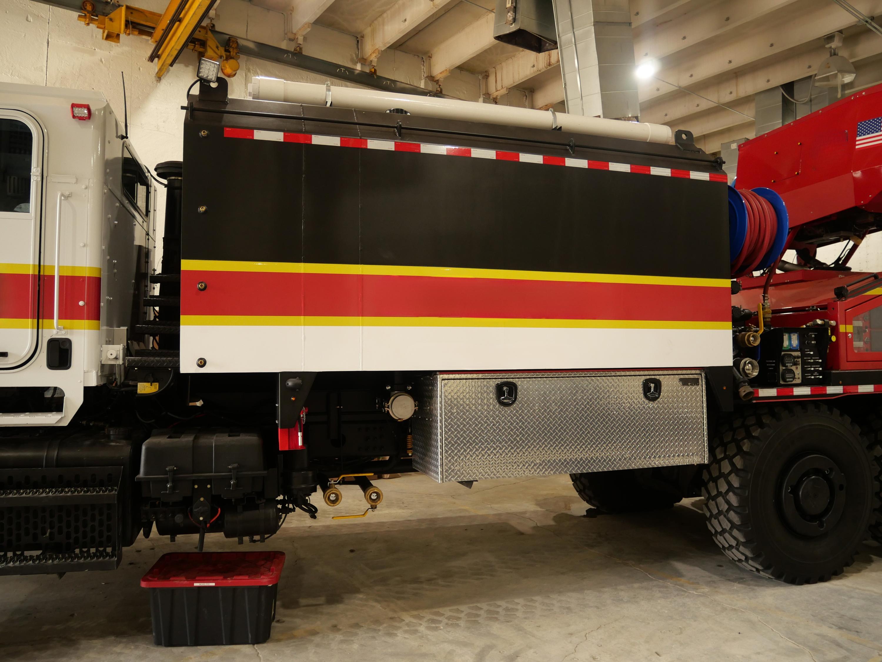 2024 Oshkosh 4x4 Tanker - image 13