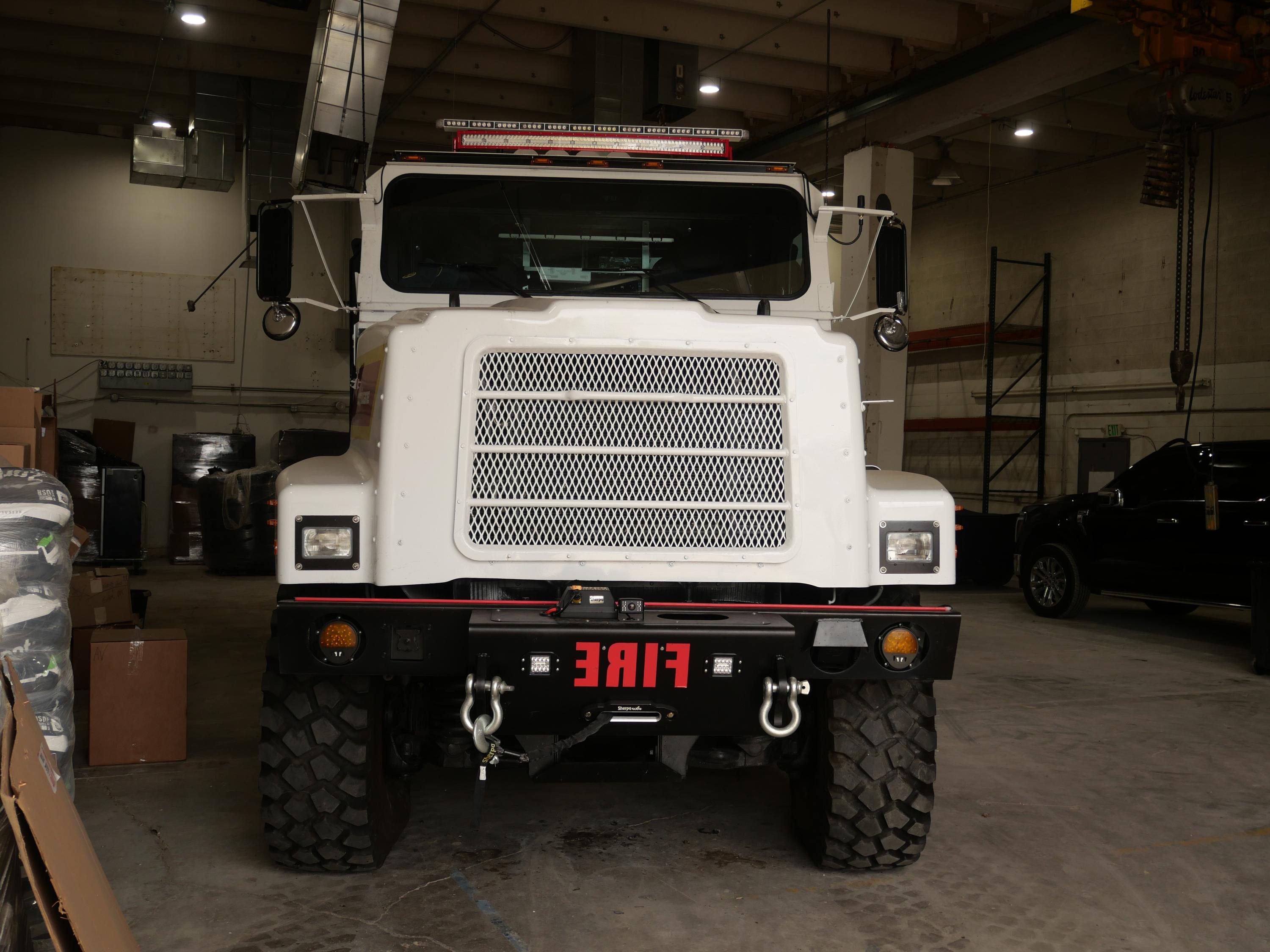 2024 Oshkosh 4x4 Tanker - image 11