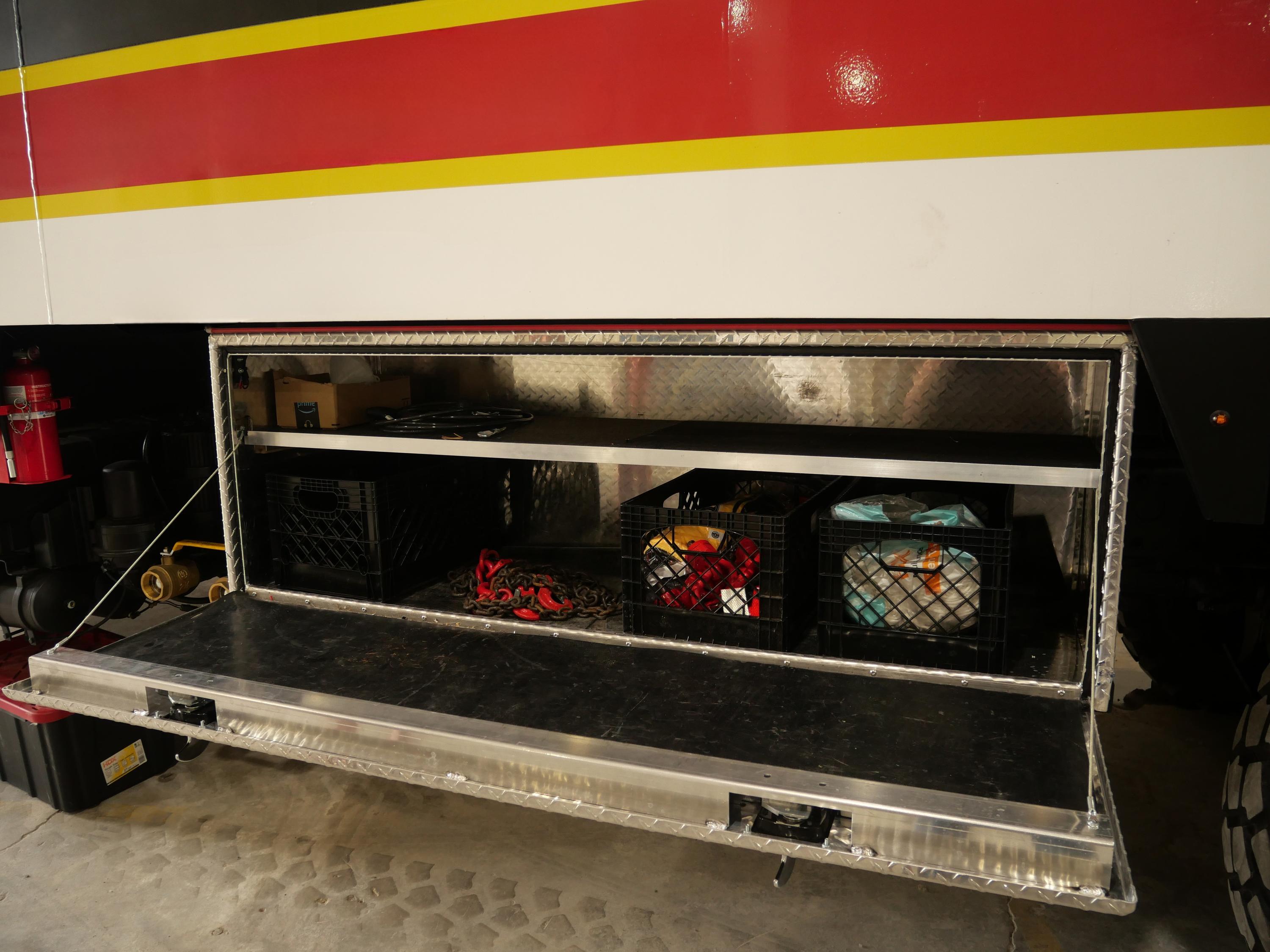 2024 Oshkosh 4x4 Tanker - image 29