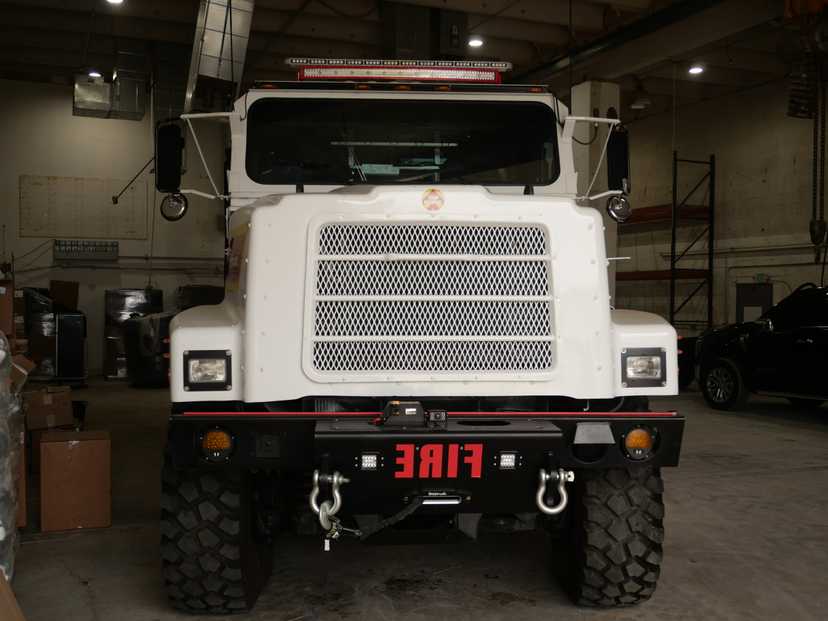 2024 Oshkosh 6x6 Pumper Tanker — photo 3