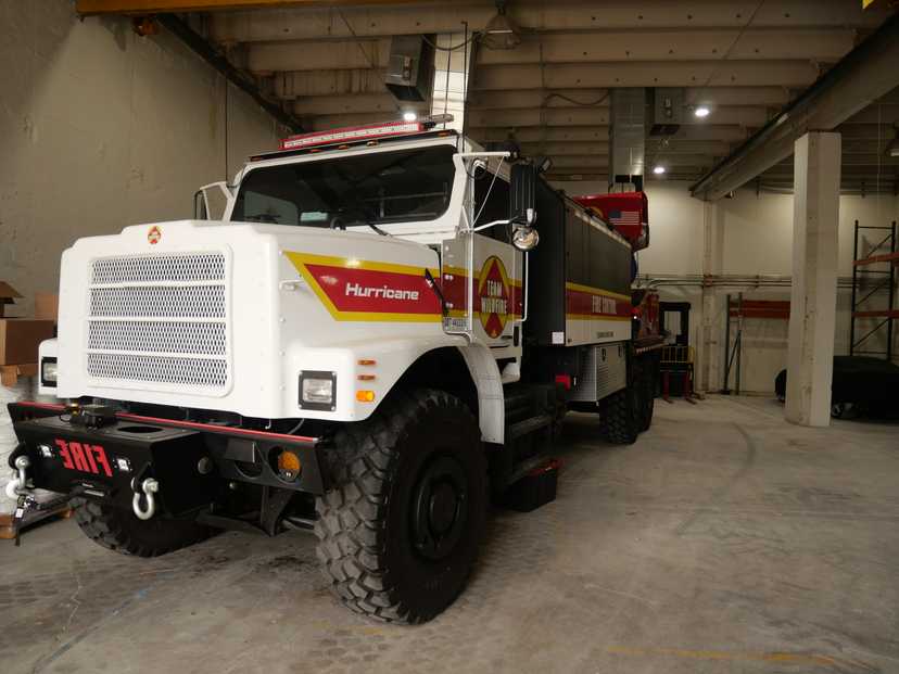 2024 Oshkosh 6x6 Pumper Tanker — photo 2