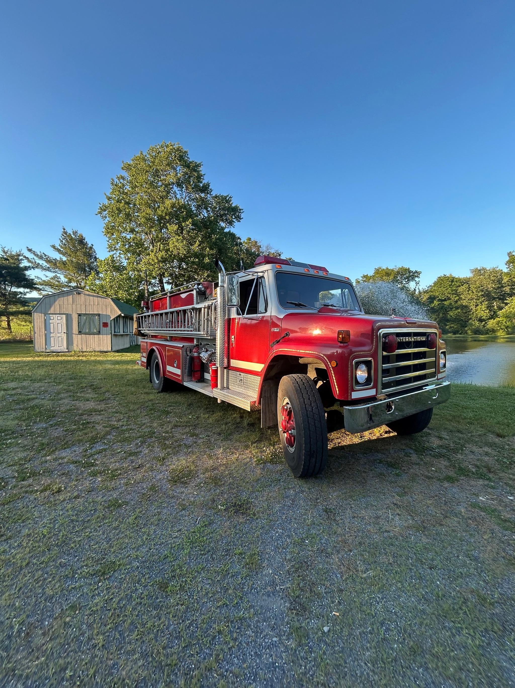1983 4 Guys International Pumper - image 2