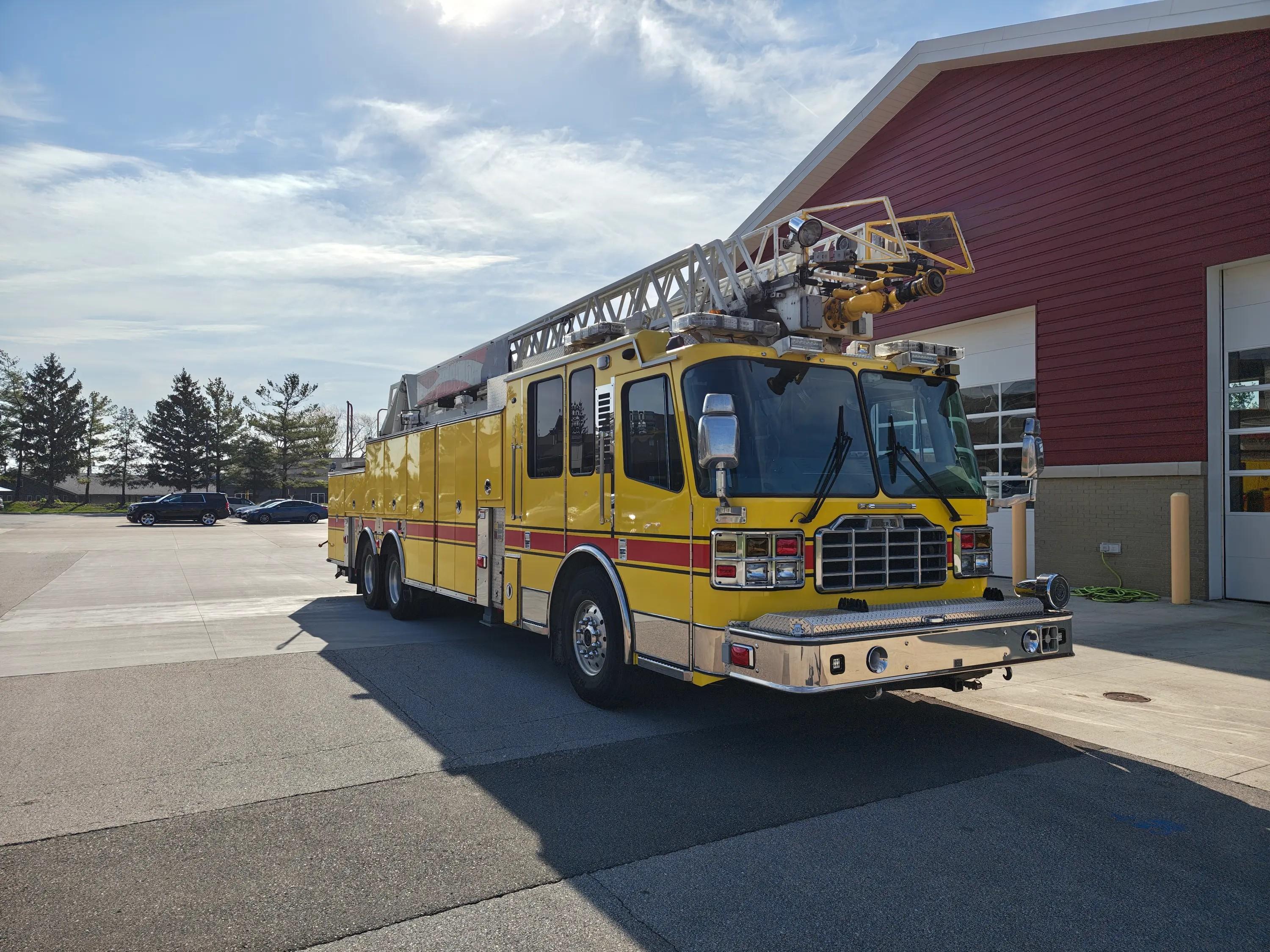 2013 Ferrara Igniter 107' Aerial - image 2