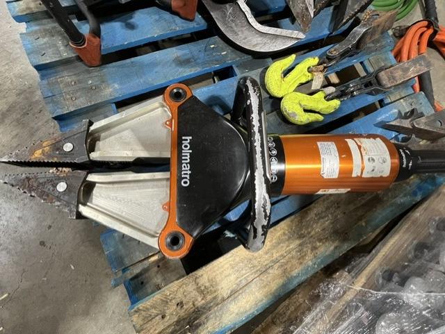 Holmatro Core Hydraulic Extrication Equipment - Spreader, Cutters, Pump and Hose - image 2